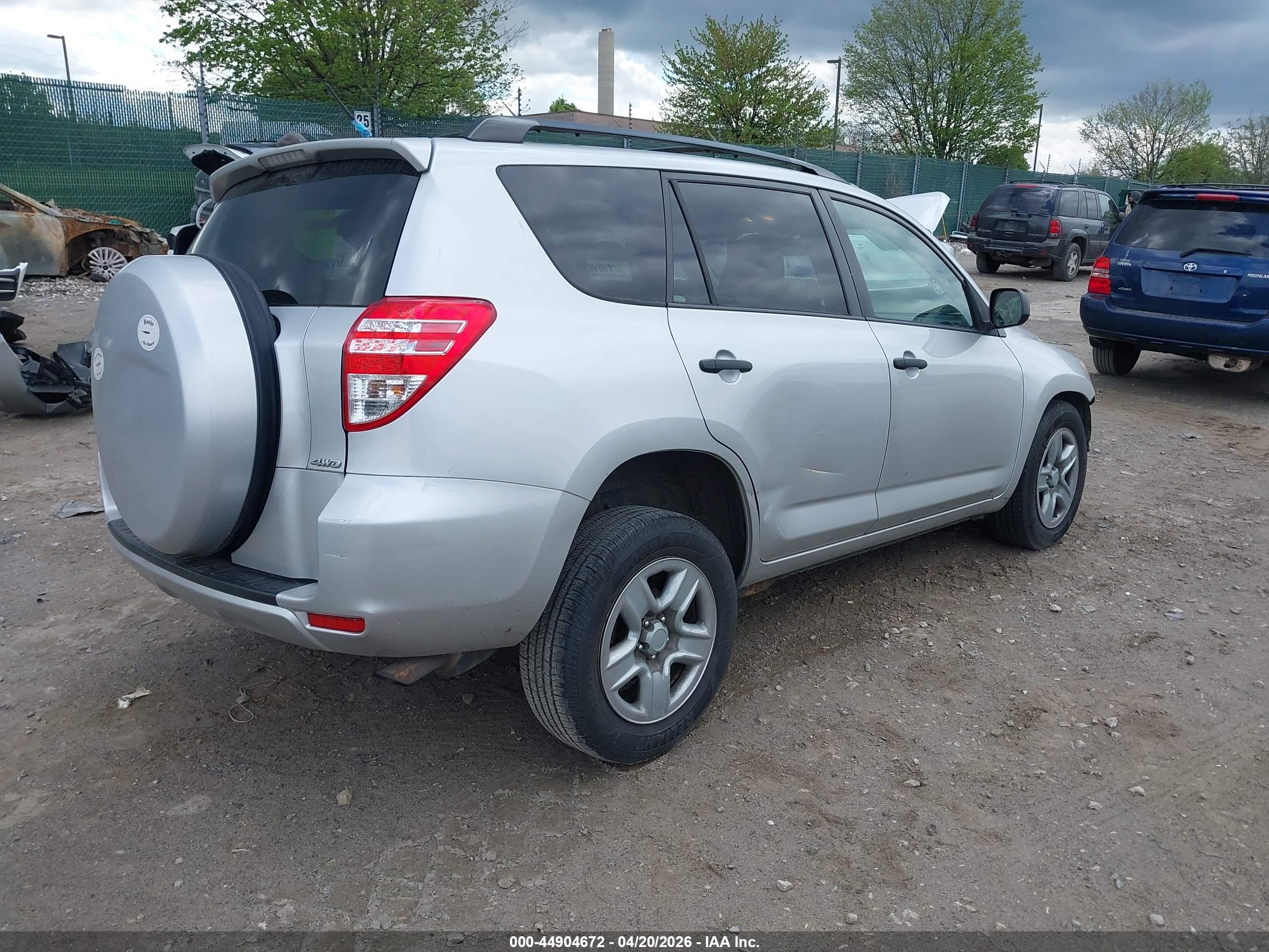 TOYOTA RAV4 image 4