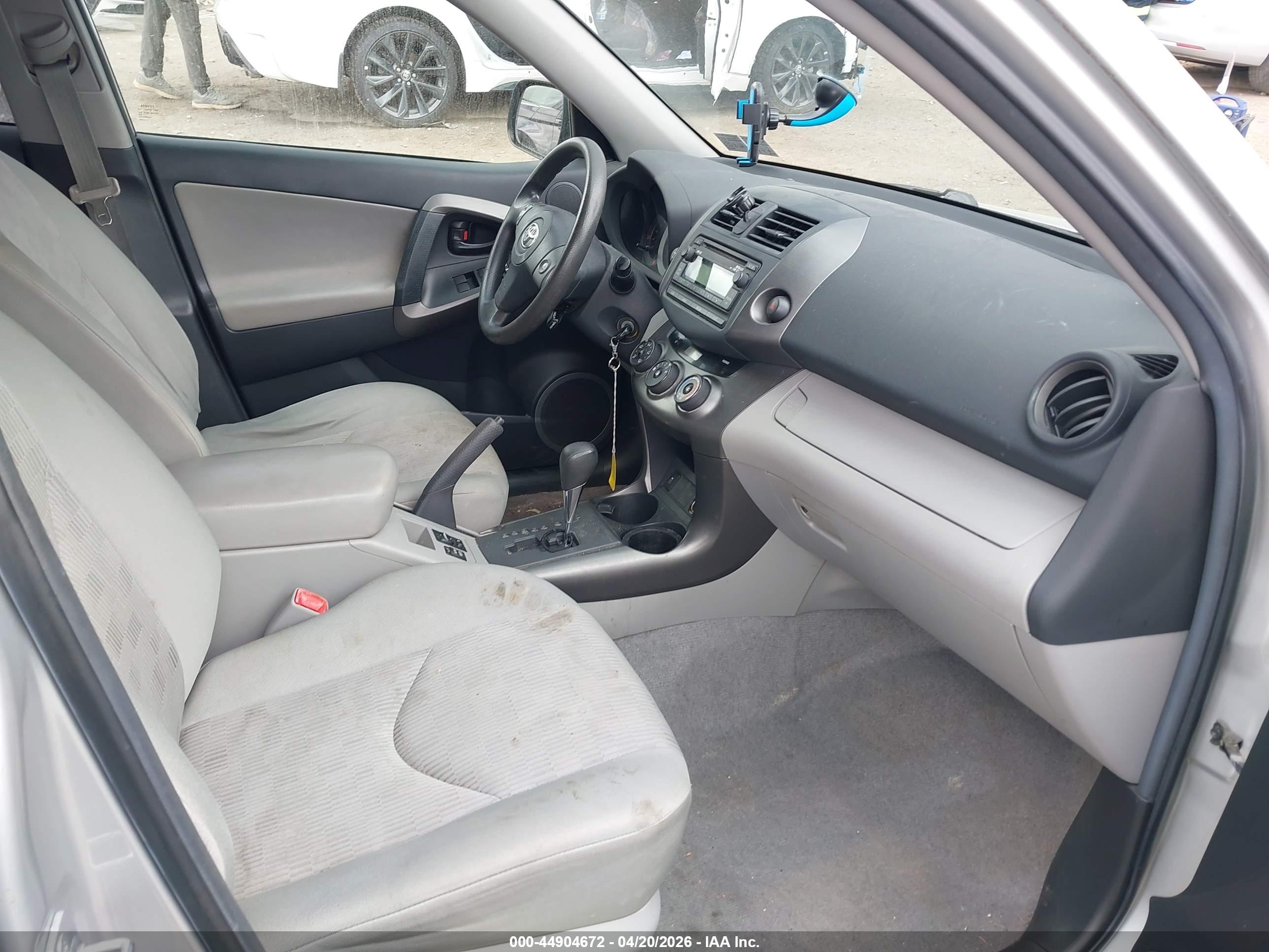 TOYOTA RAV4 image 5
