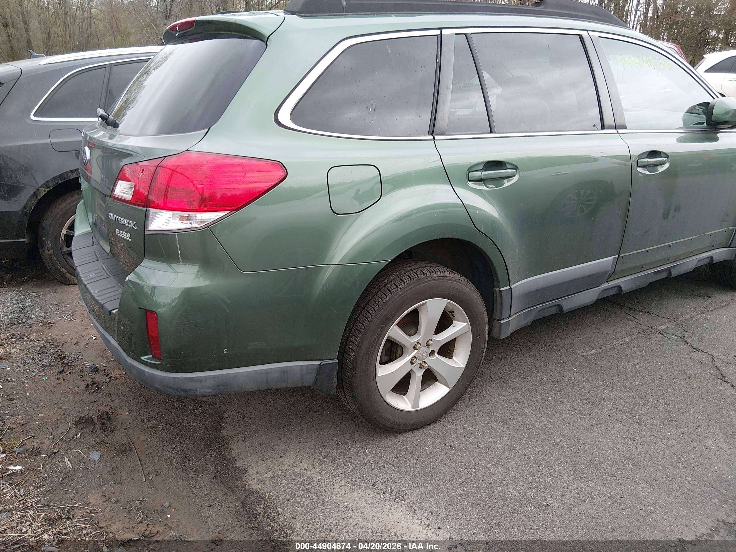 SUBARU OUTBACK image 4