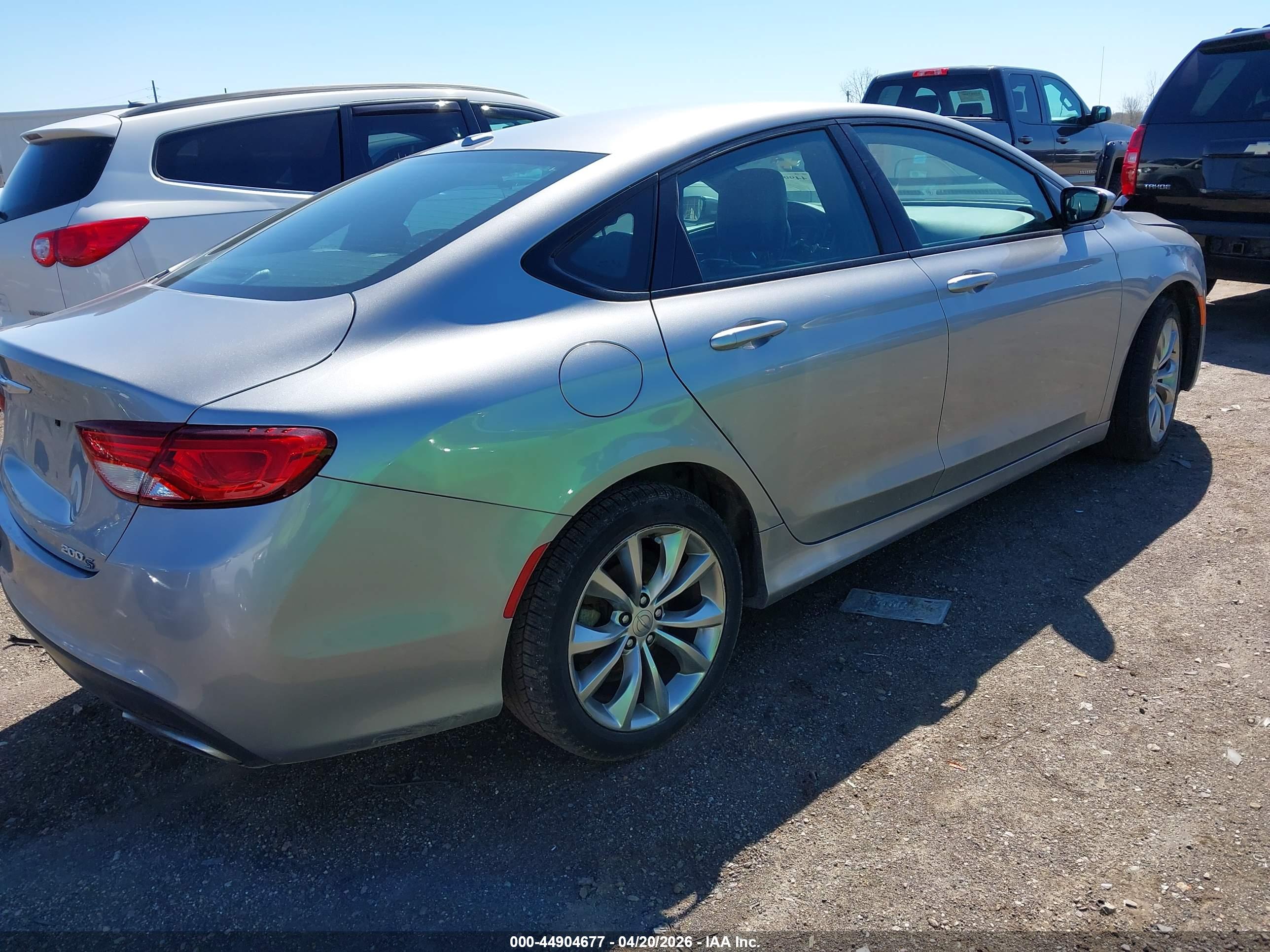CHRYSLER 200 image 4