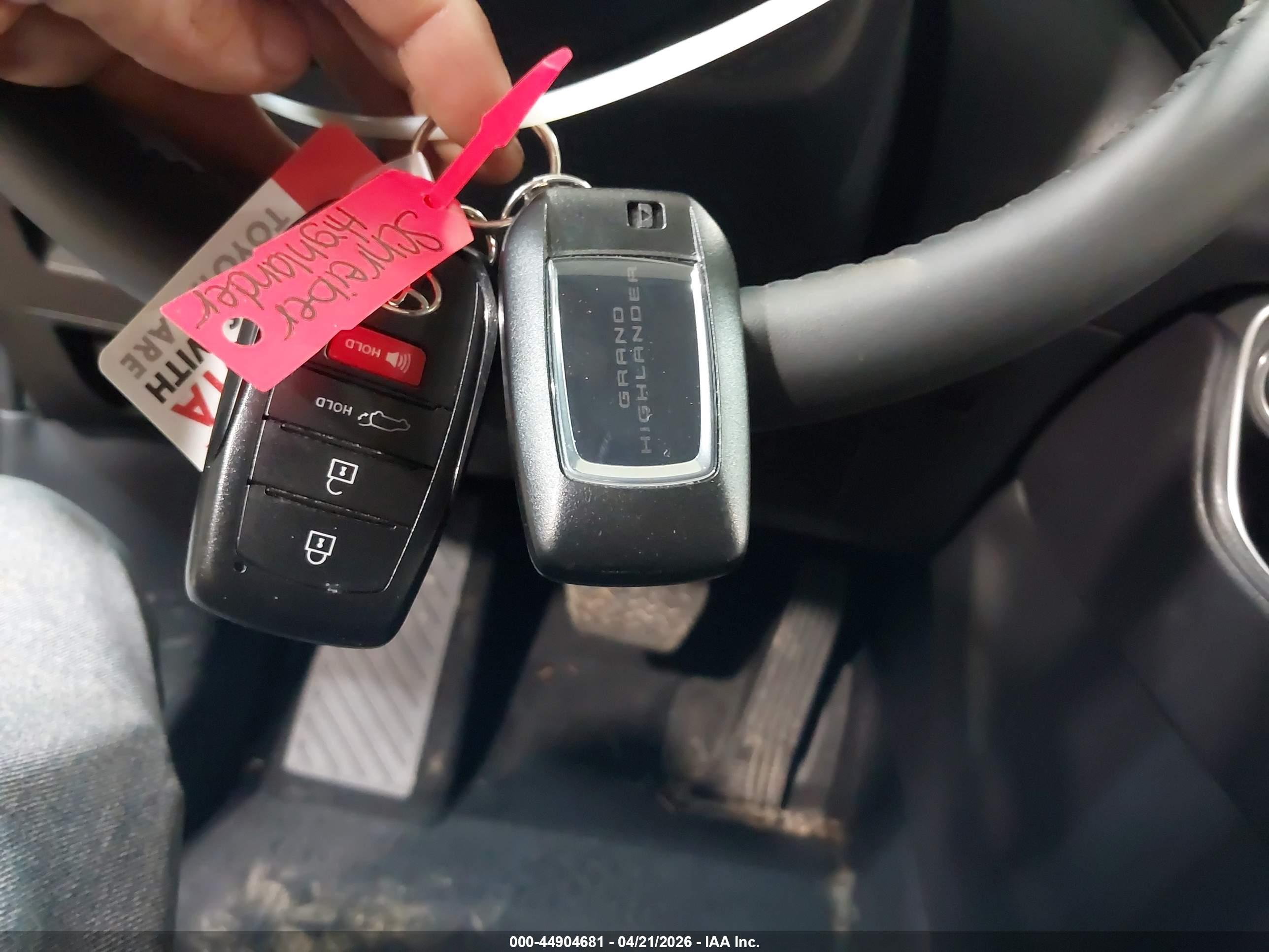 TOYOTA GRAND image 11