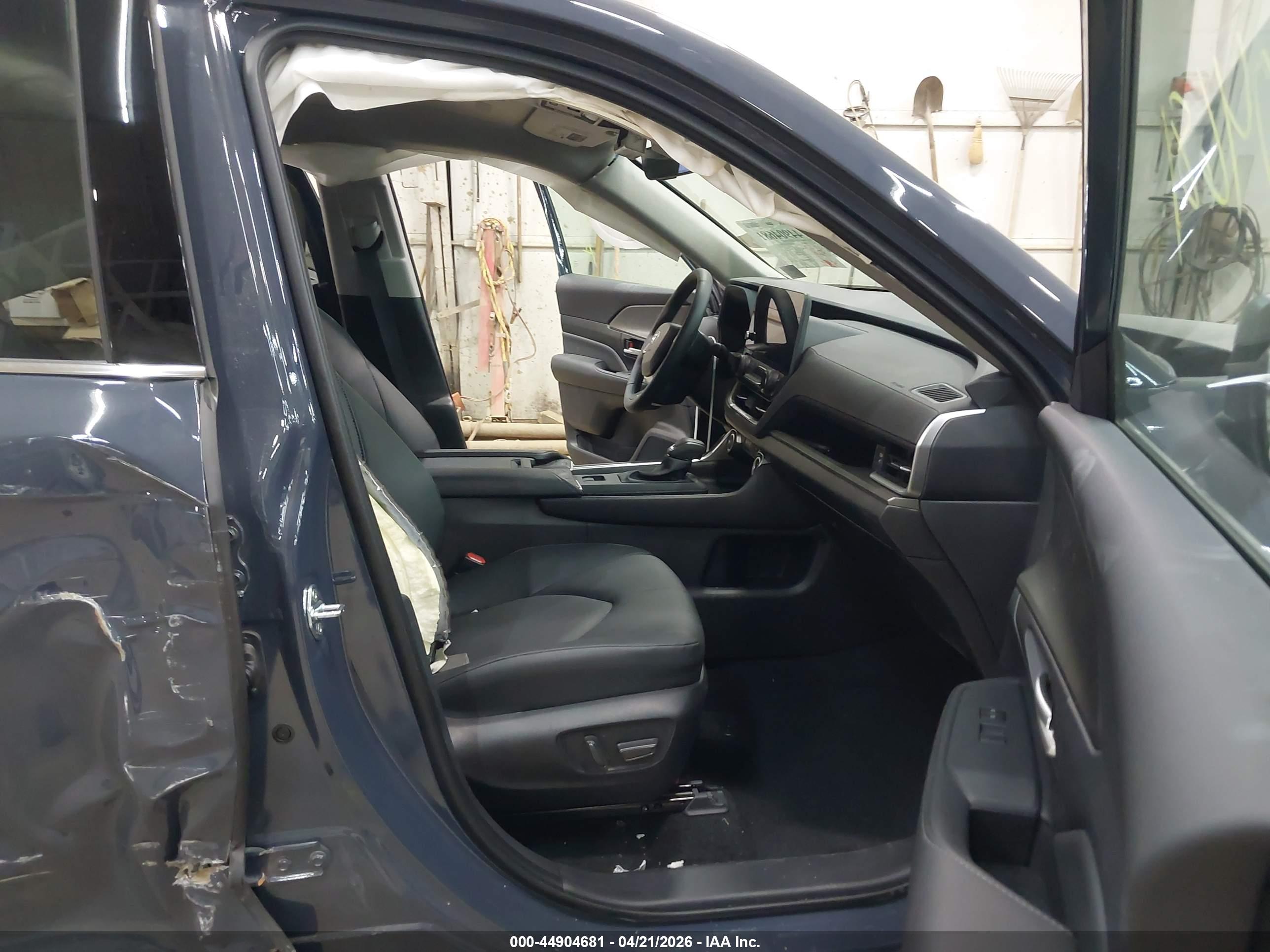 TOYOTA GRAND image 5