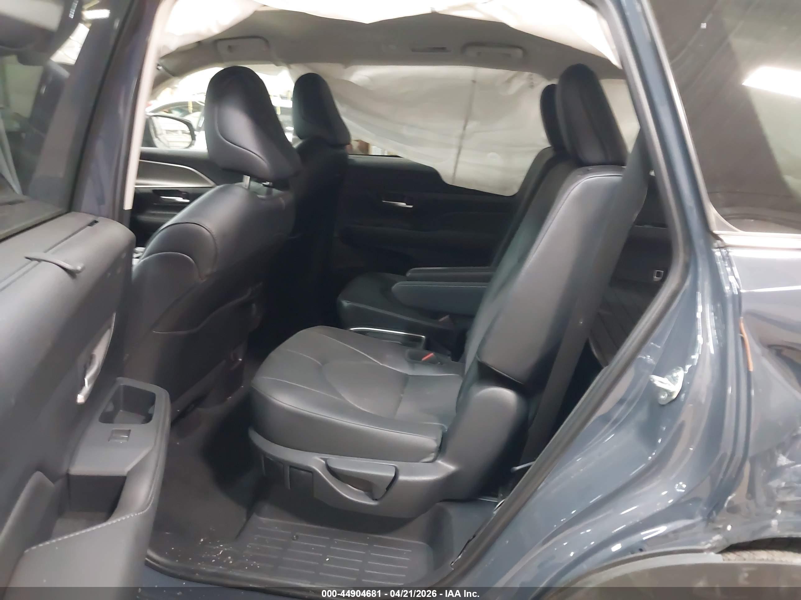TOYOTA GRAND image 8