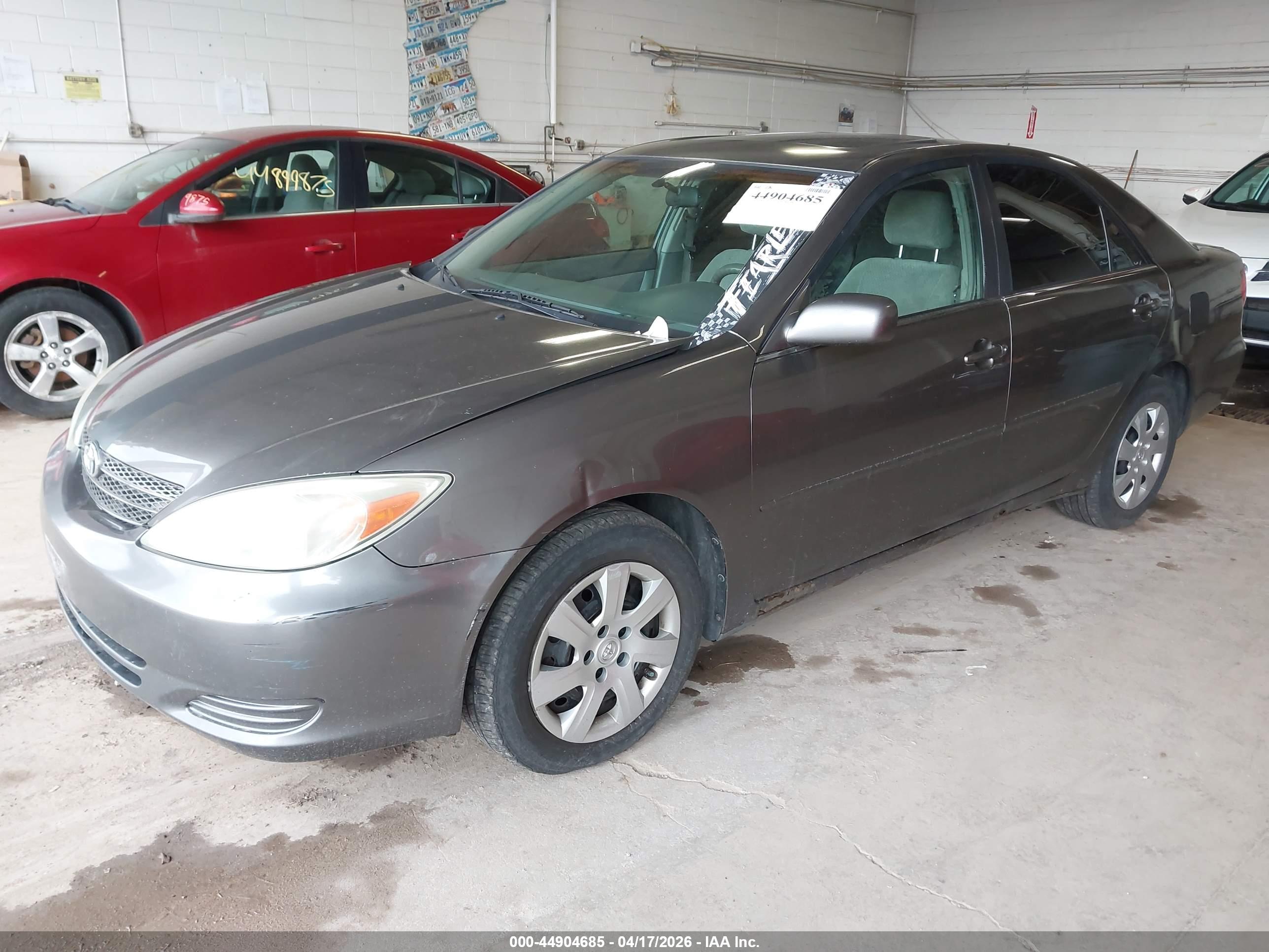 TOYOTA CAMRY image 2
