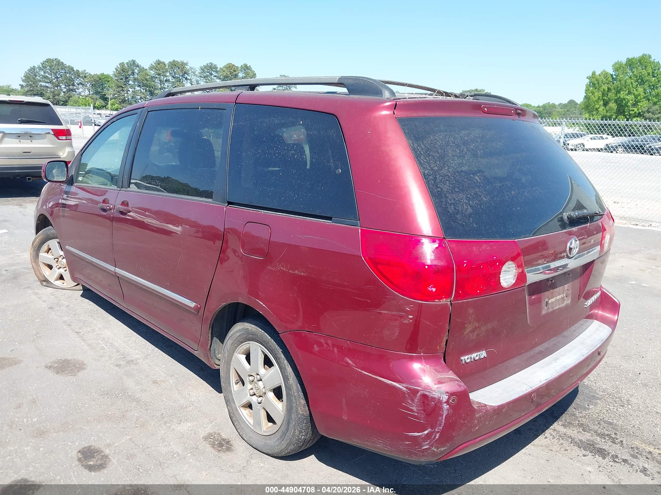 TOYOTA SIENNA image 3