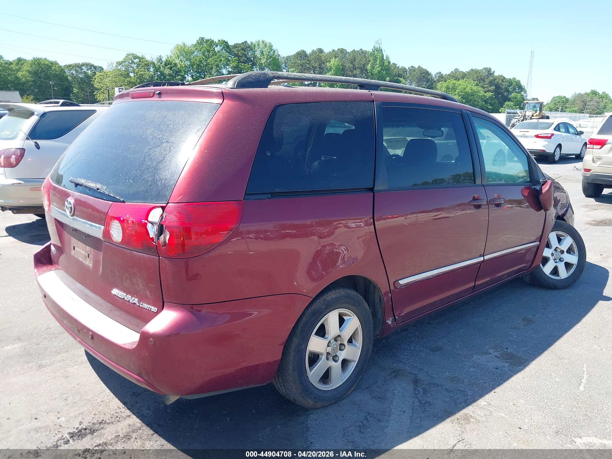 TOYOTA SIENNA image 4