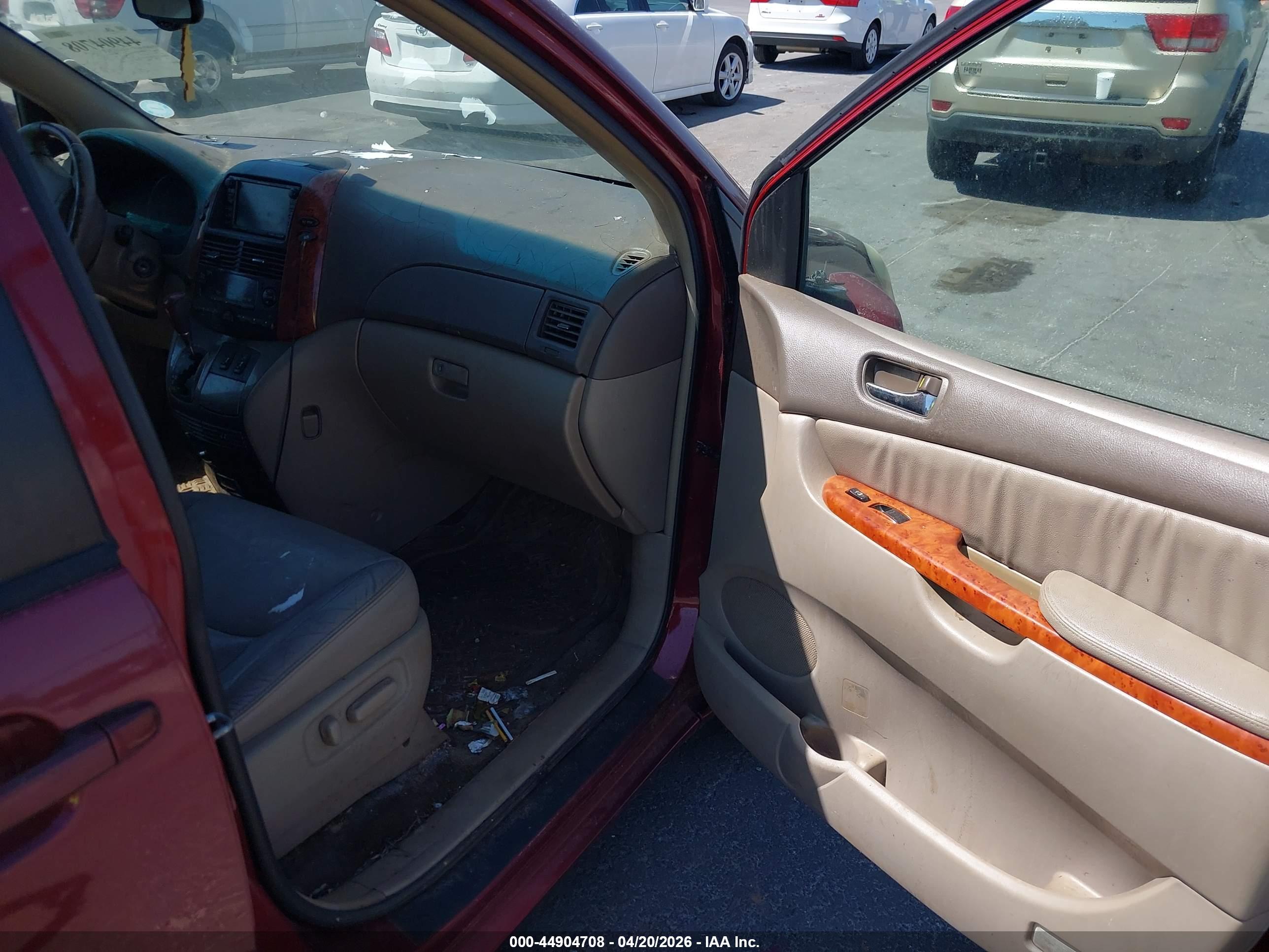 TOYOTA SIENNA image 5