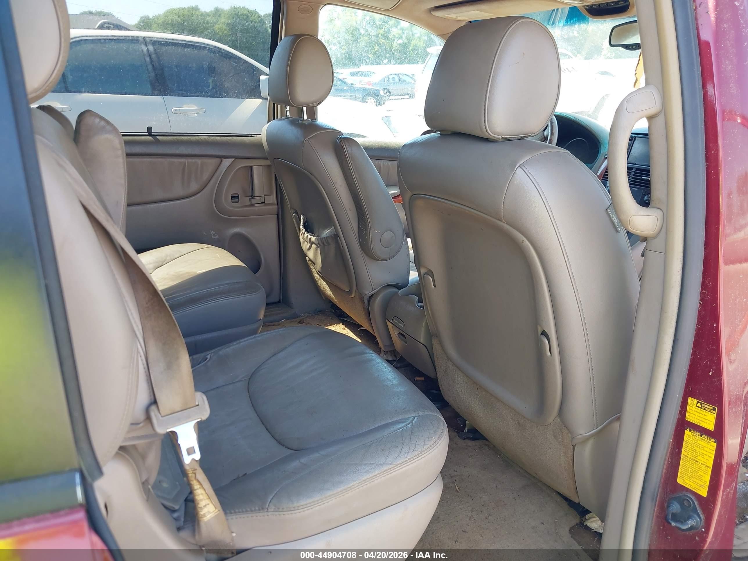 TOYOTA SIENNA image 8