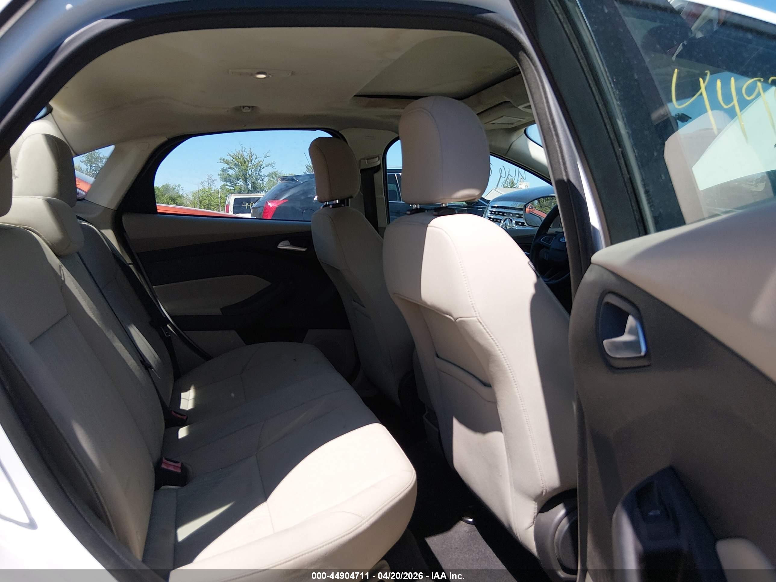 FORD FOCUS image 8