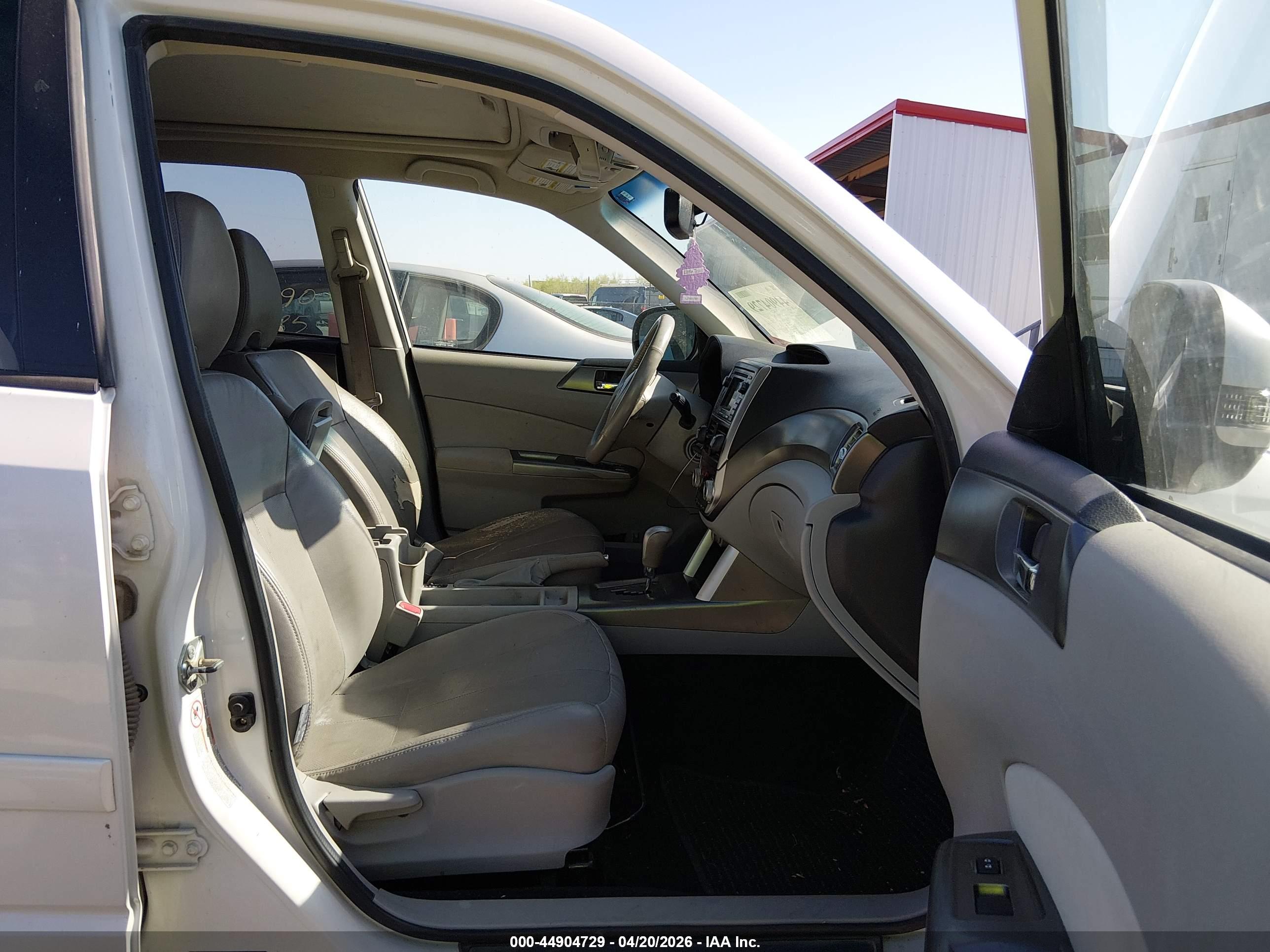 SUBARU FORESTER image 5