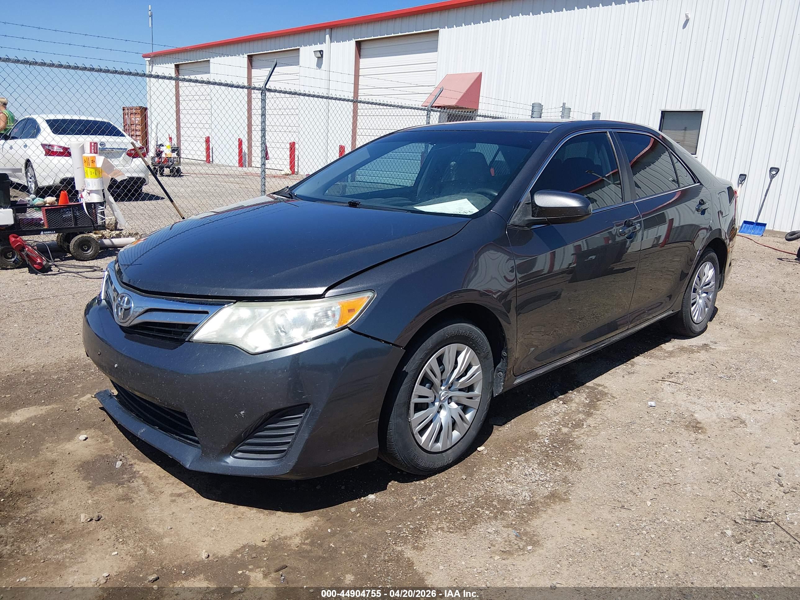 TOYOTA CAMRY image 2