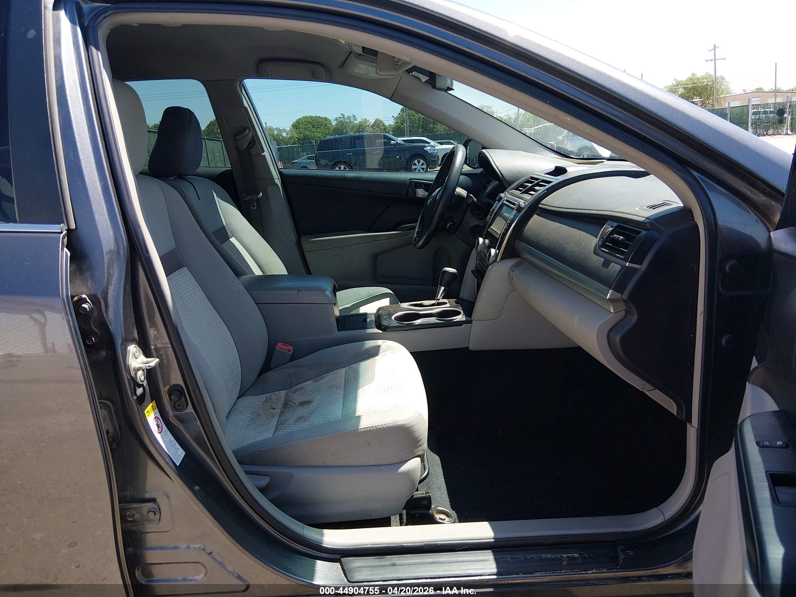 TOYOTA CAMRY image 5