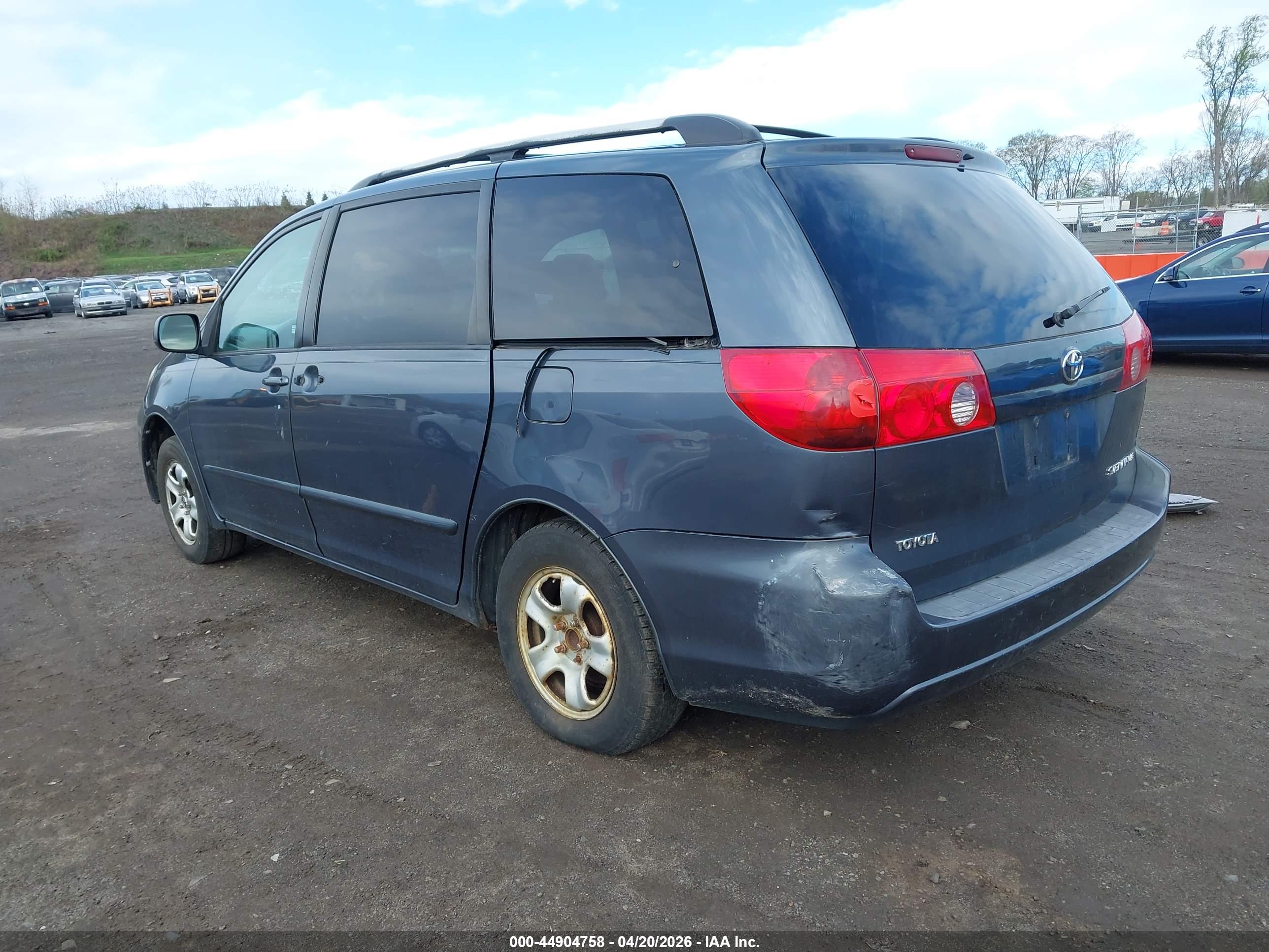 TOYOTA SIENNA image 3