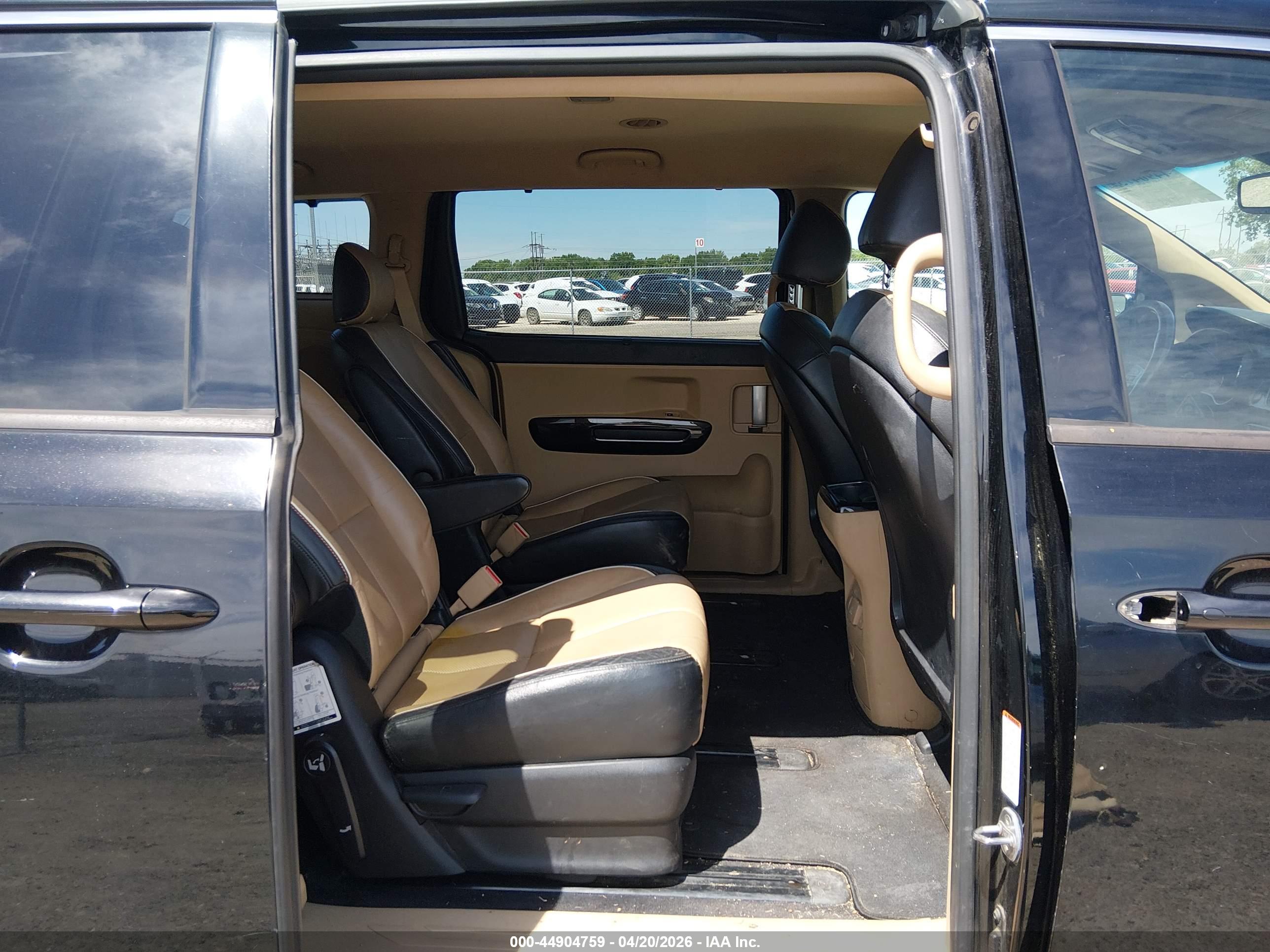 KIA SEDONA image 8