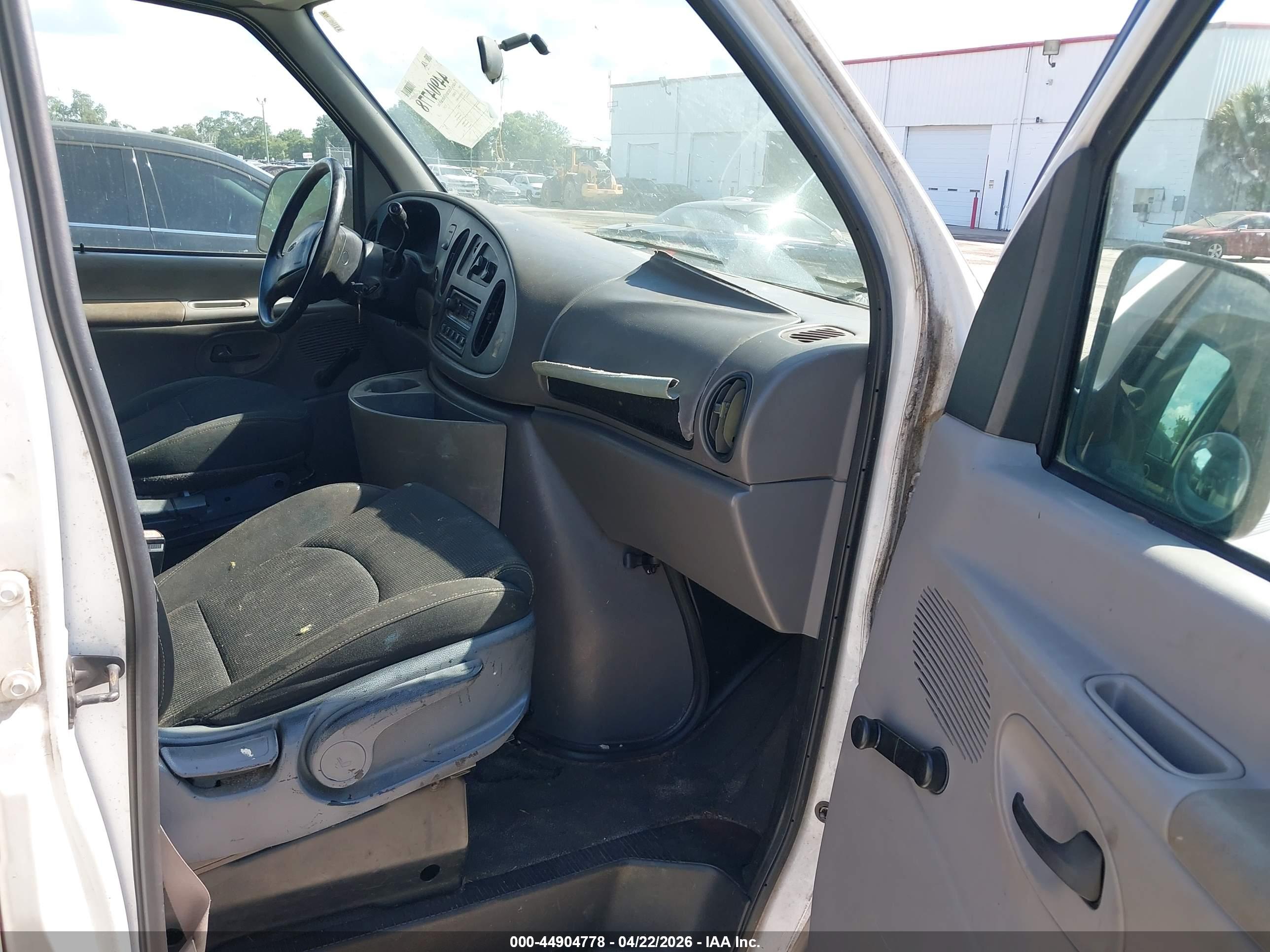 FORD E-250 image 5