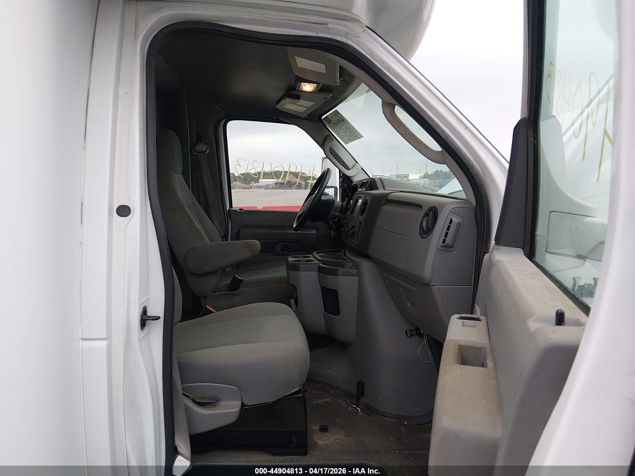 FORD E-450 image 7