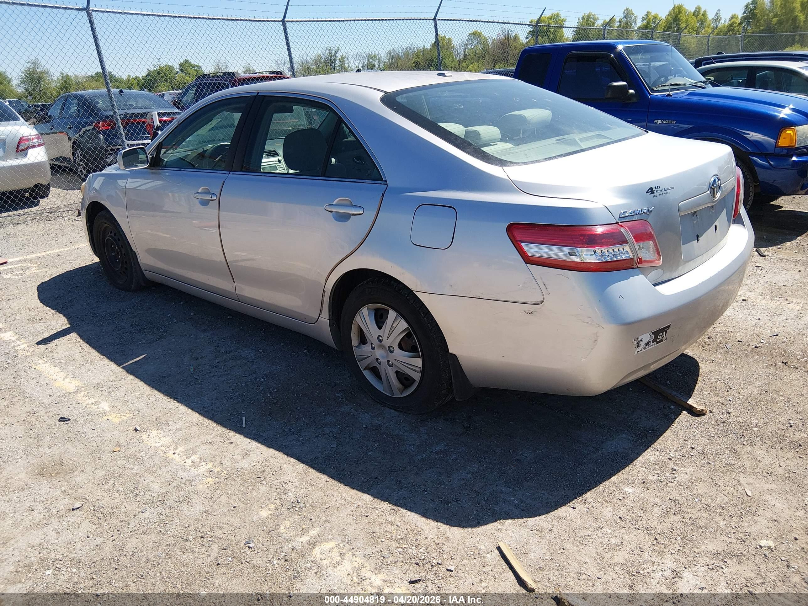 TOYOTA CAMRY image 3
