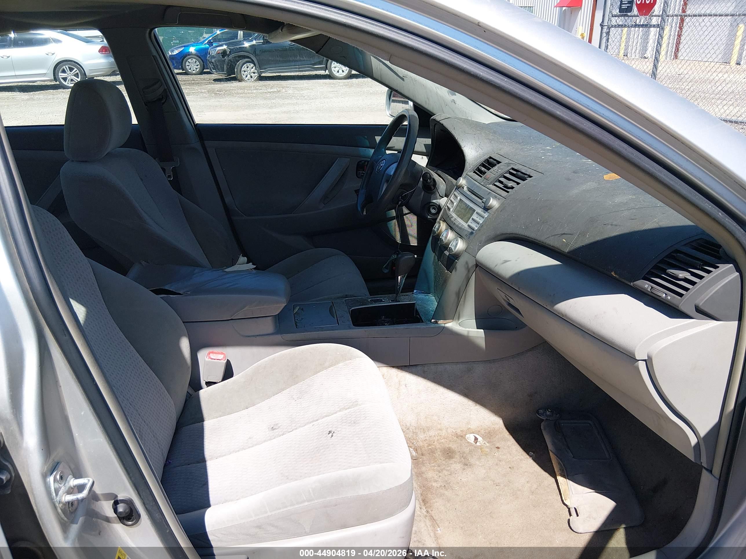TOYOTA CAMRY image 5