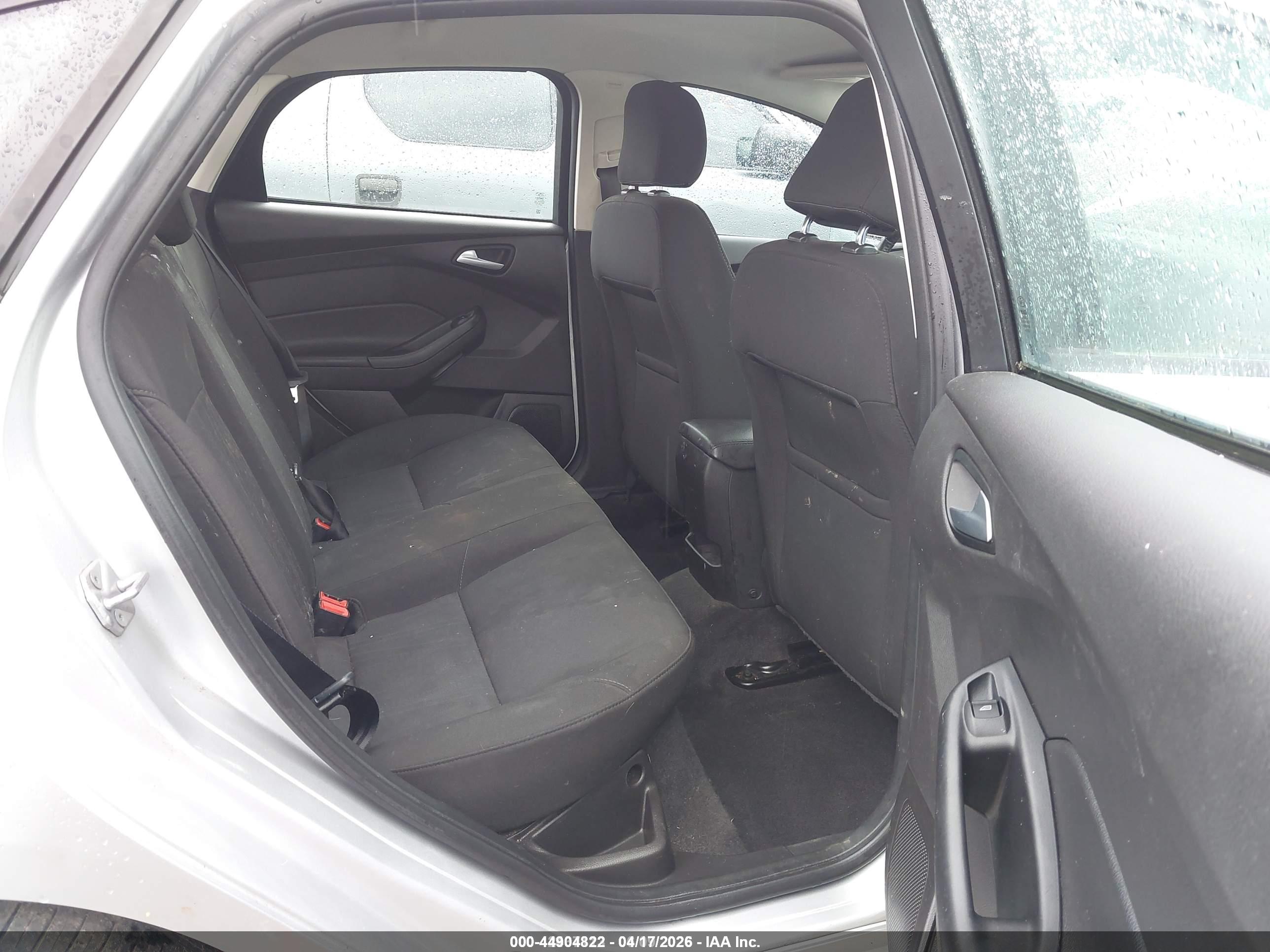 FORD FOCUS image 8