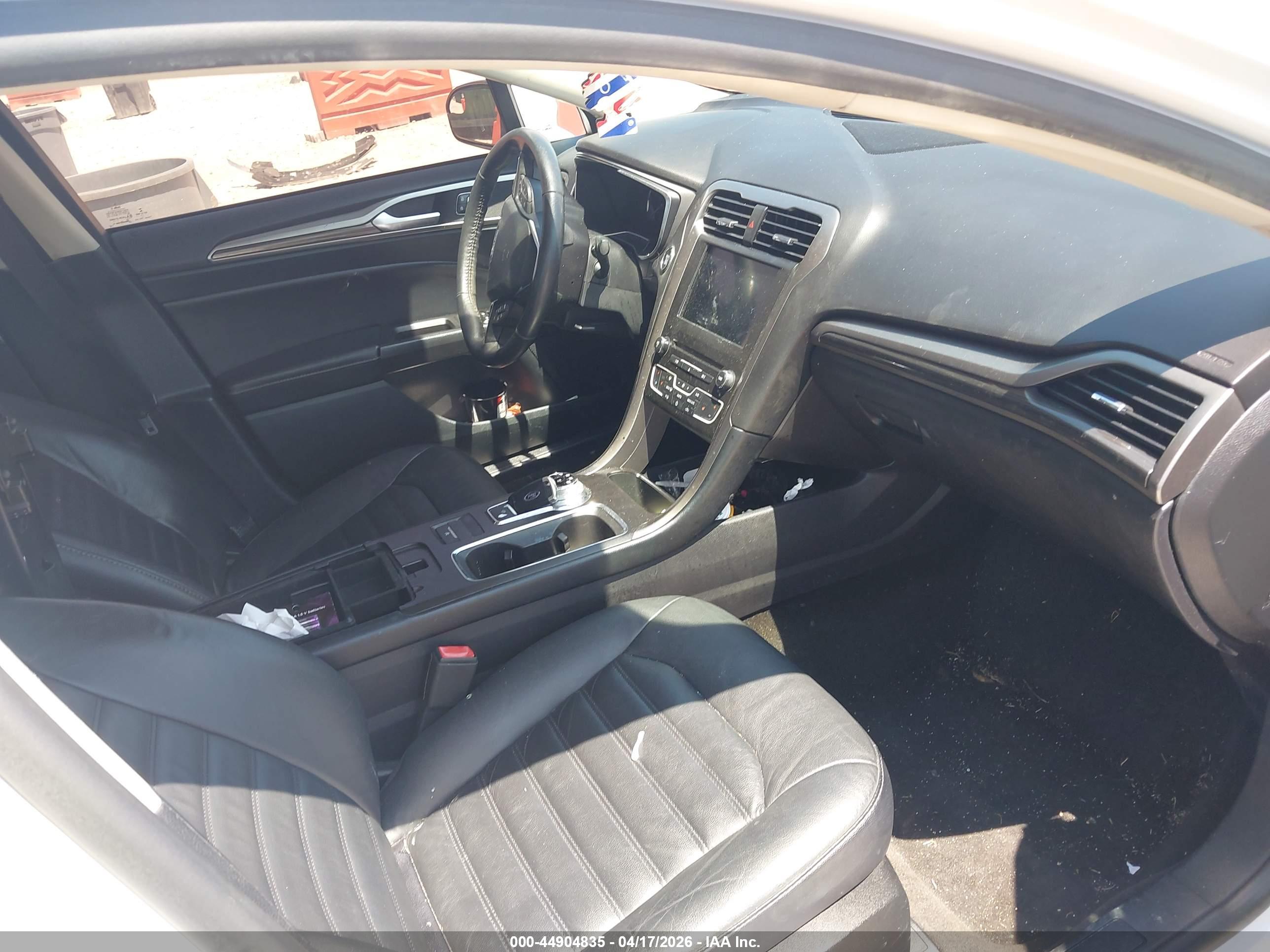 FORD FUSION image 5
