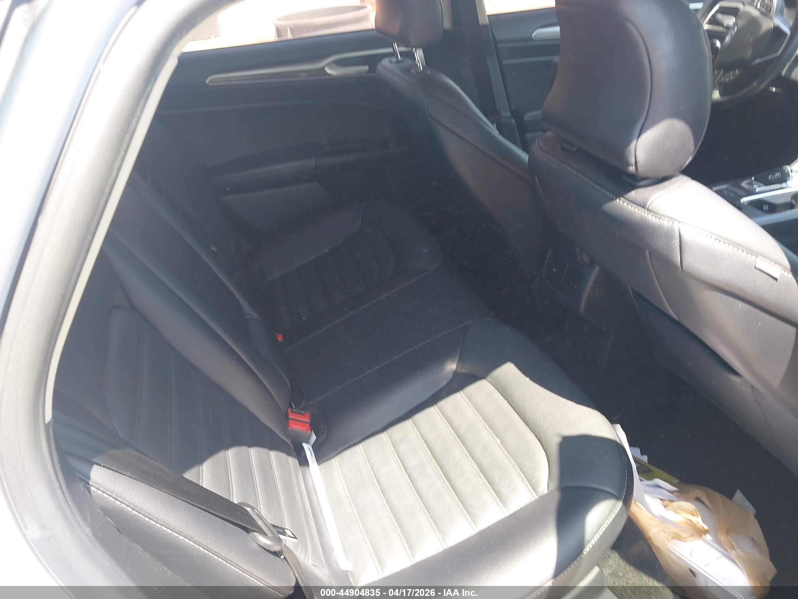 FORD FUSION image 8