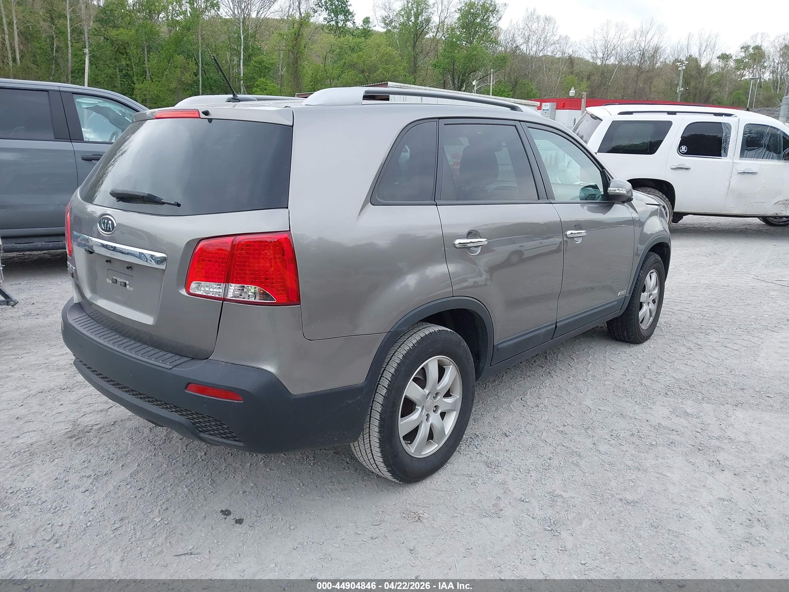 KIA SORENTO image 4