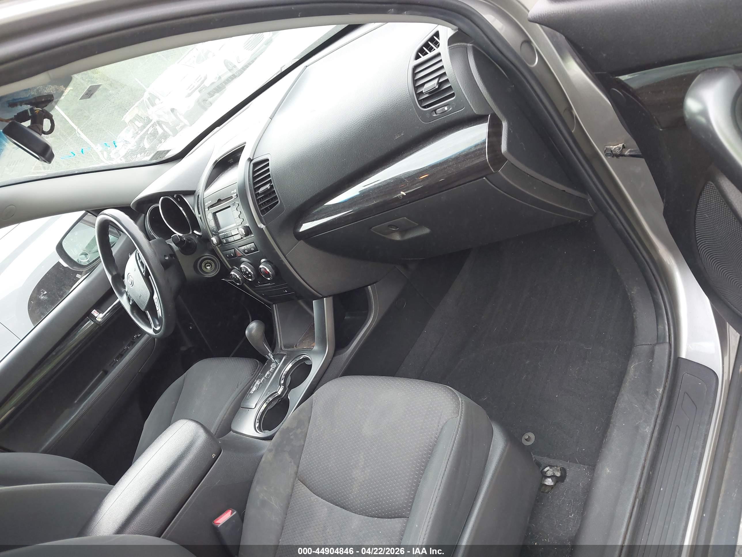 KIA SORENTO image 5
