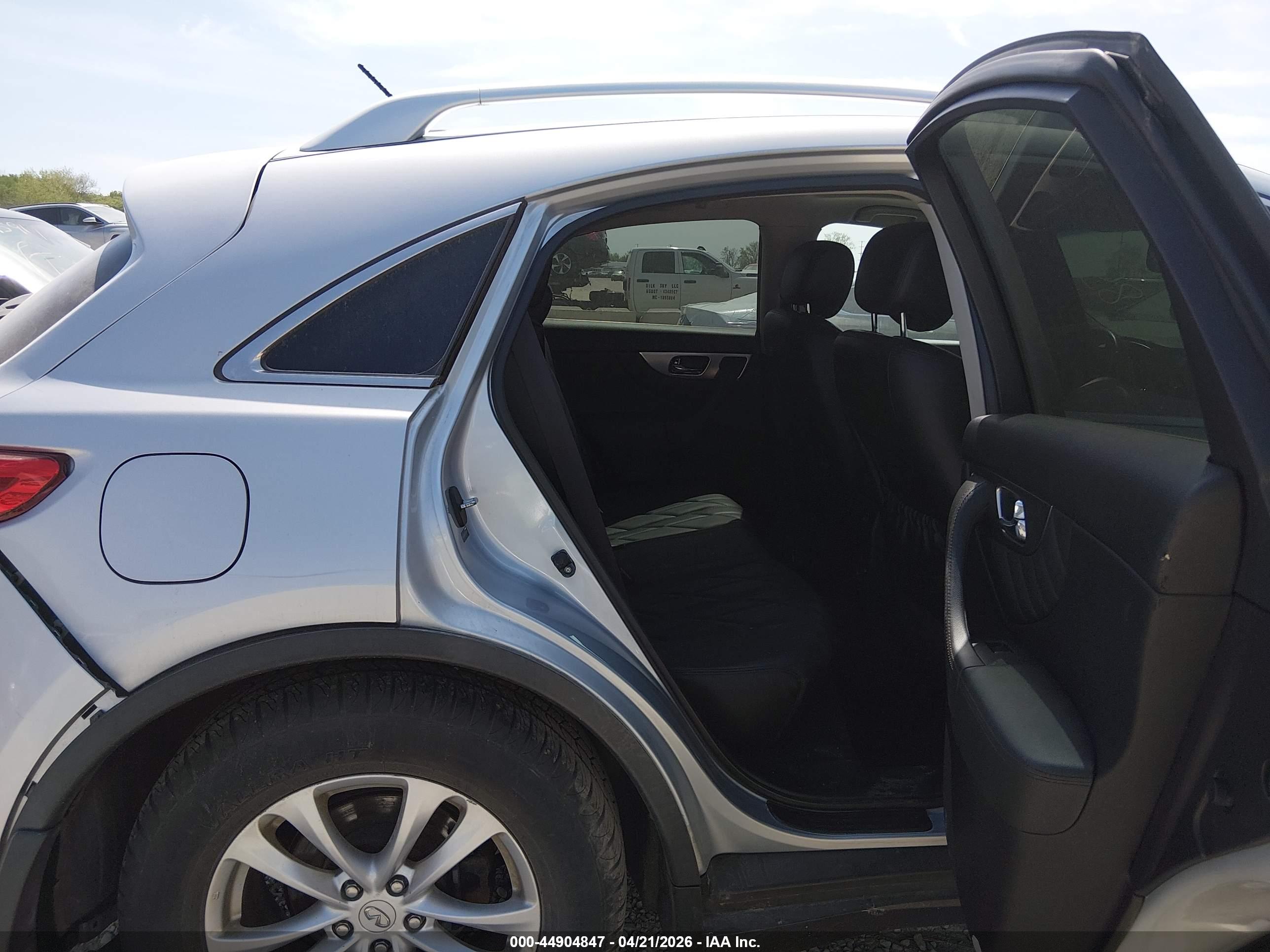 INFINITI FX35 image 8