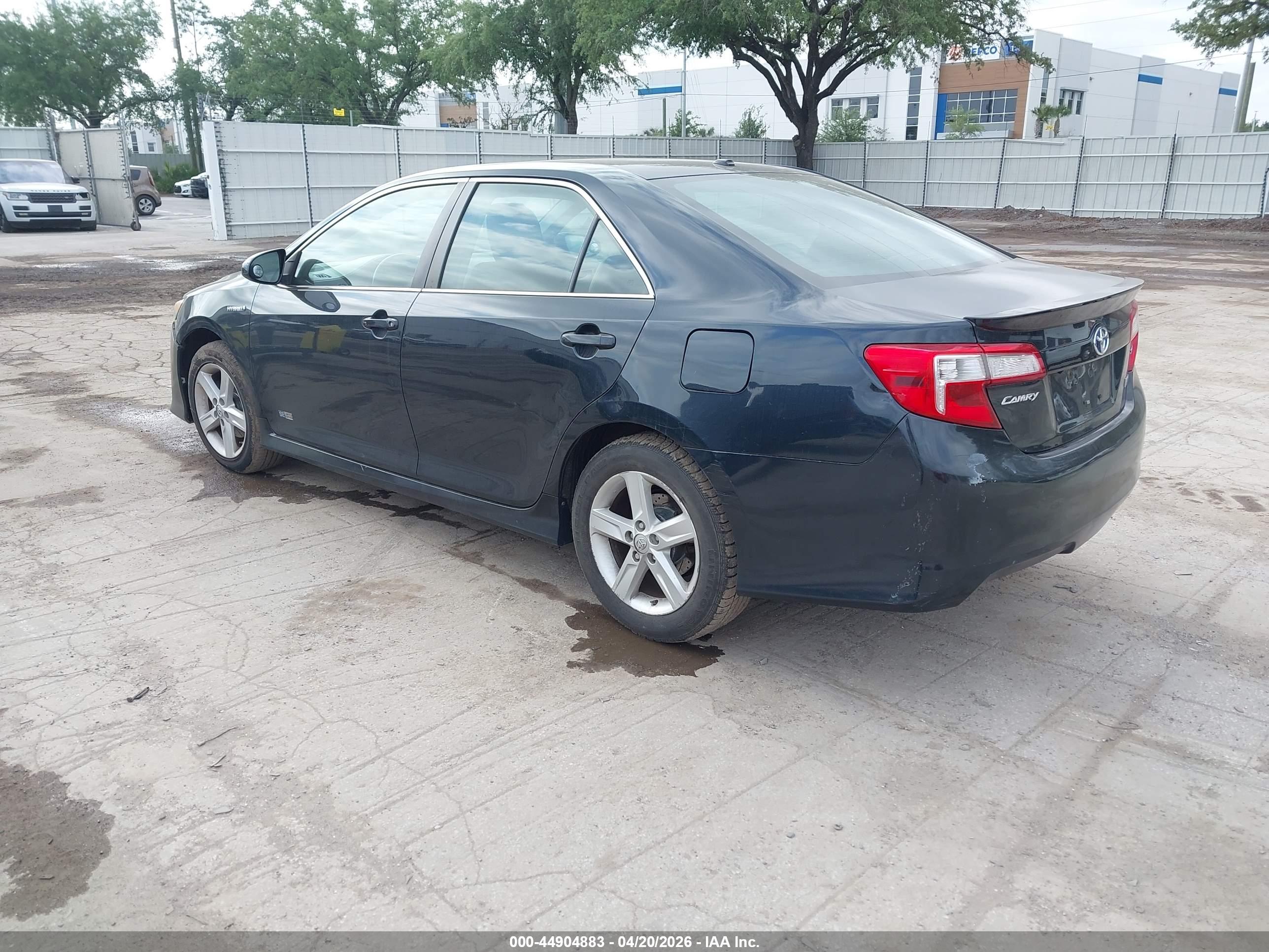TOYOTA CAMRY image 3