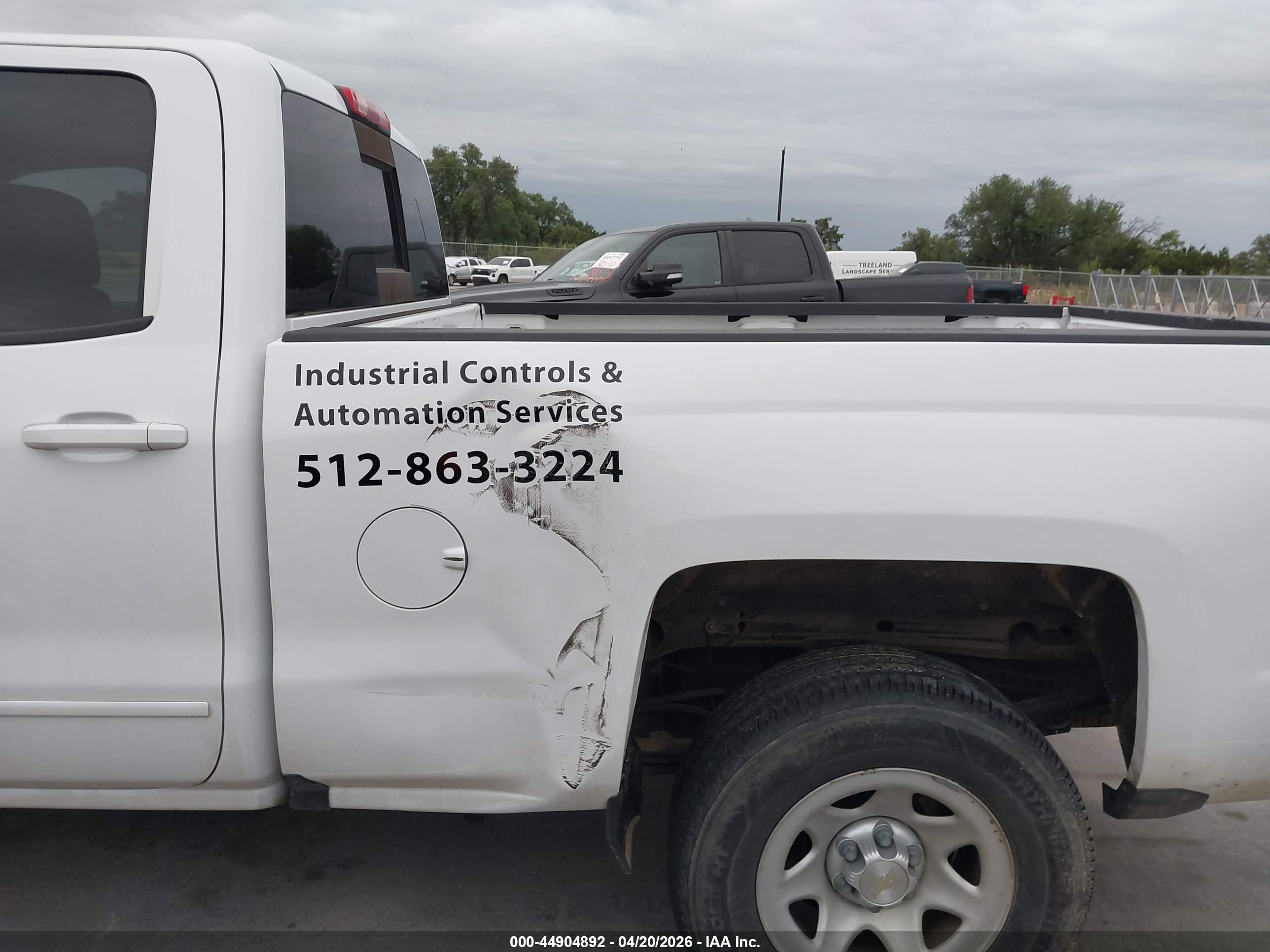 CHEVROLET SILVERADO image 6