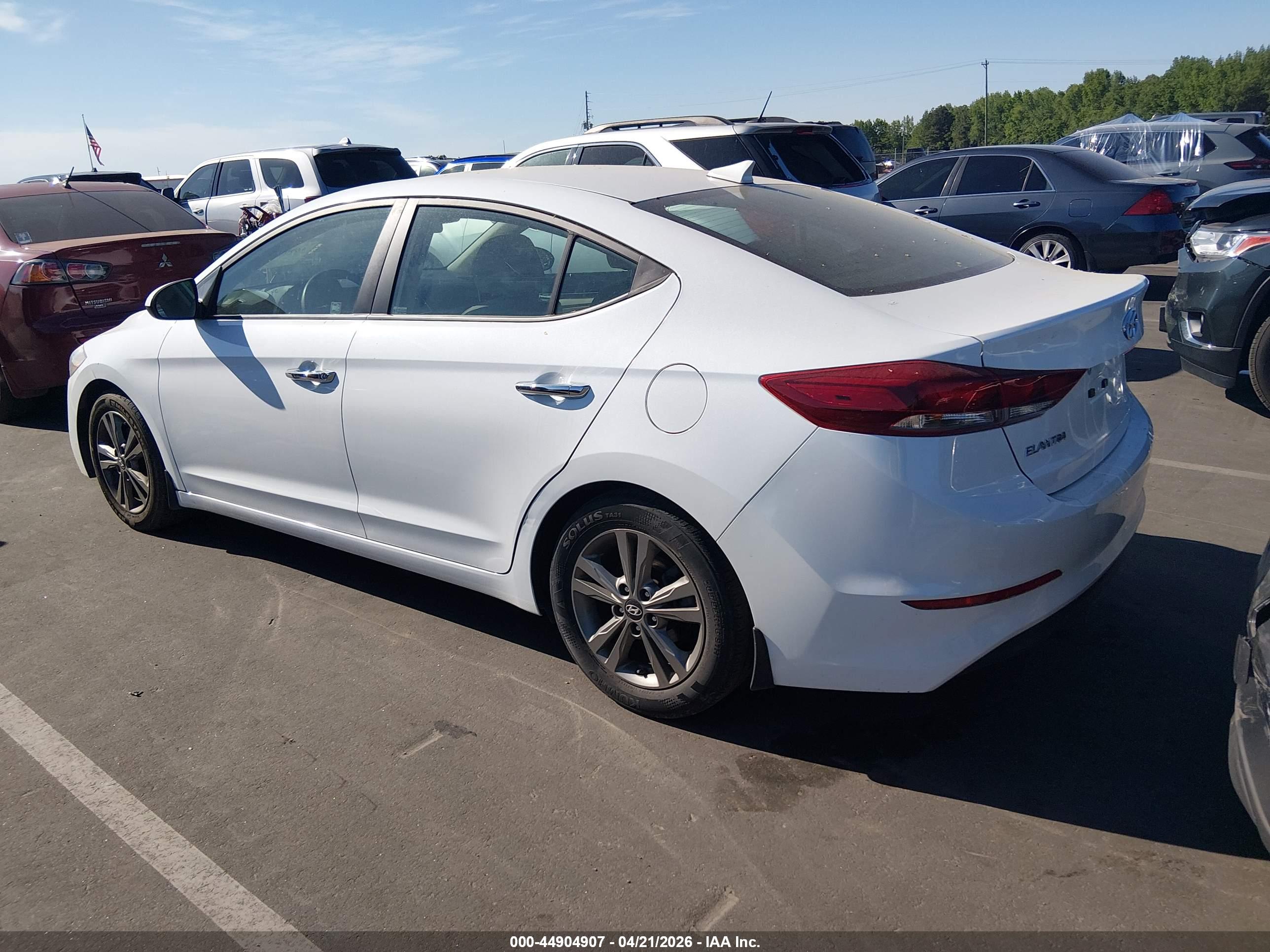 HYUNDAI ELANTRA image 3