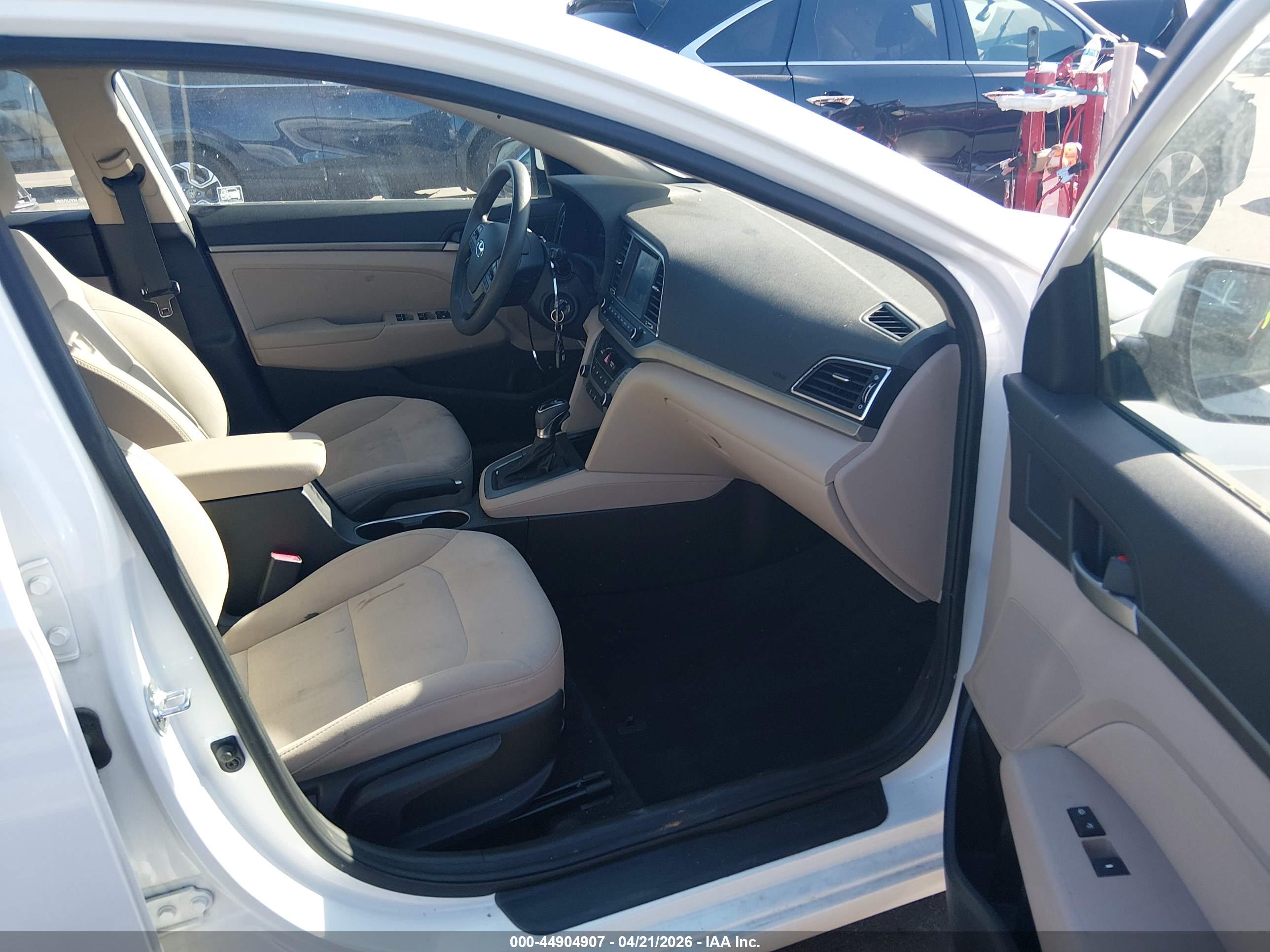 HYUNDAI ELANTRA image 5