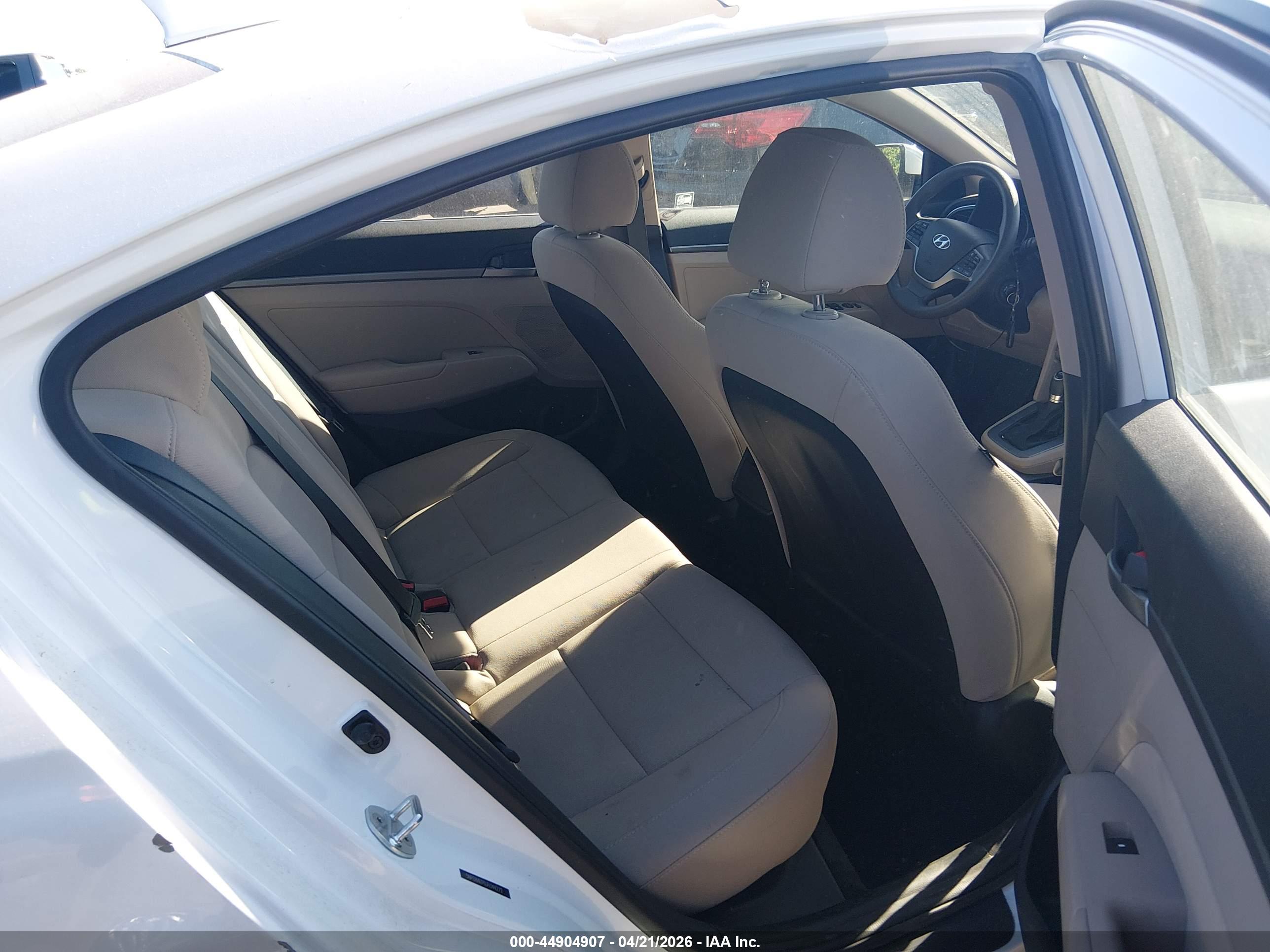 HYUNDAI ELANTRA image 8