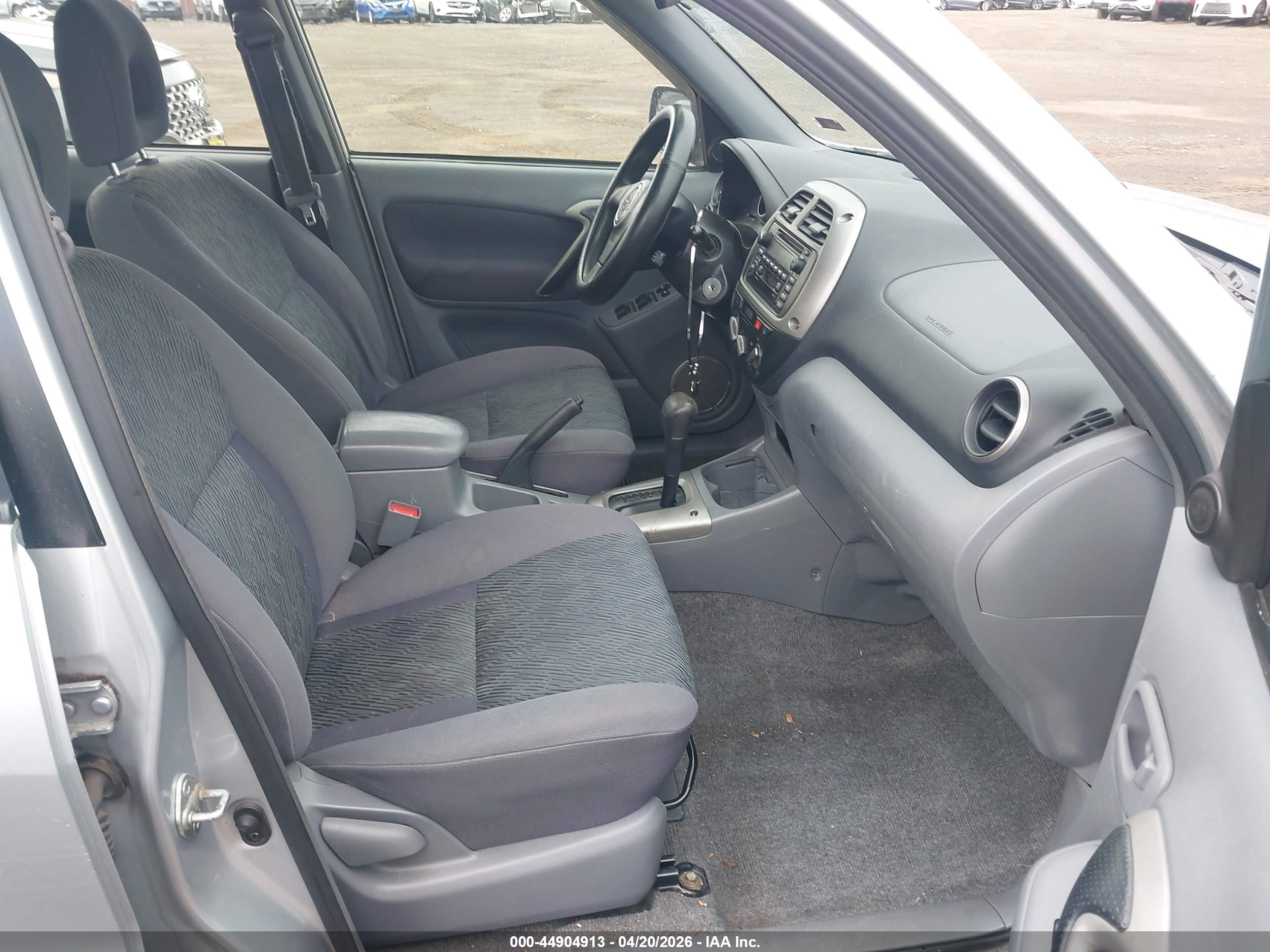 TOYOTA RAV4 image 5
