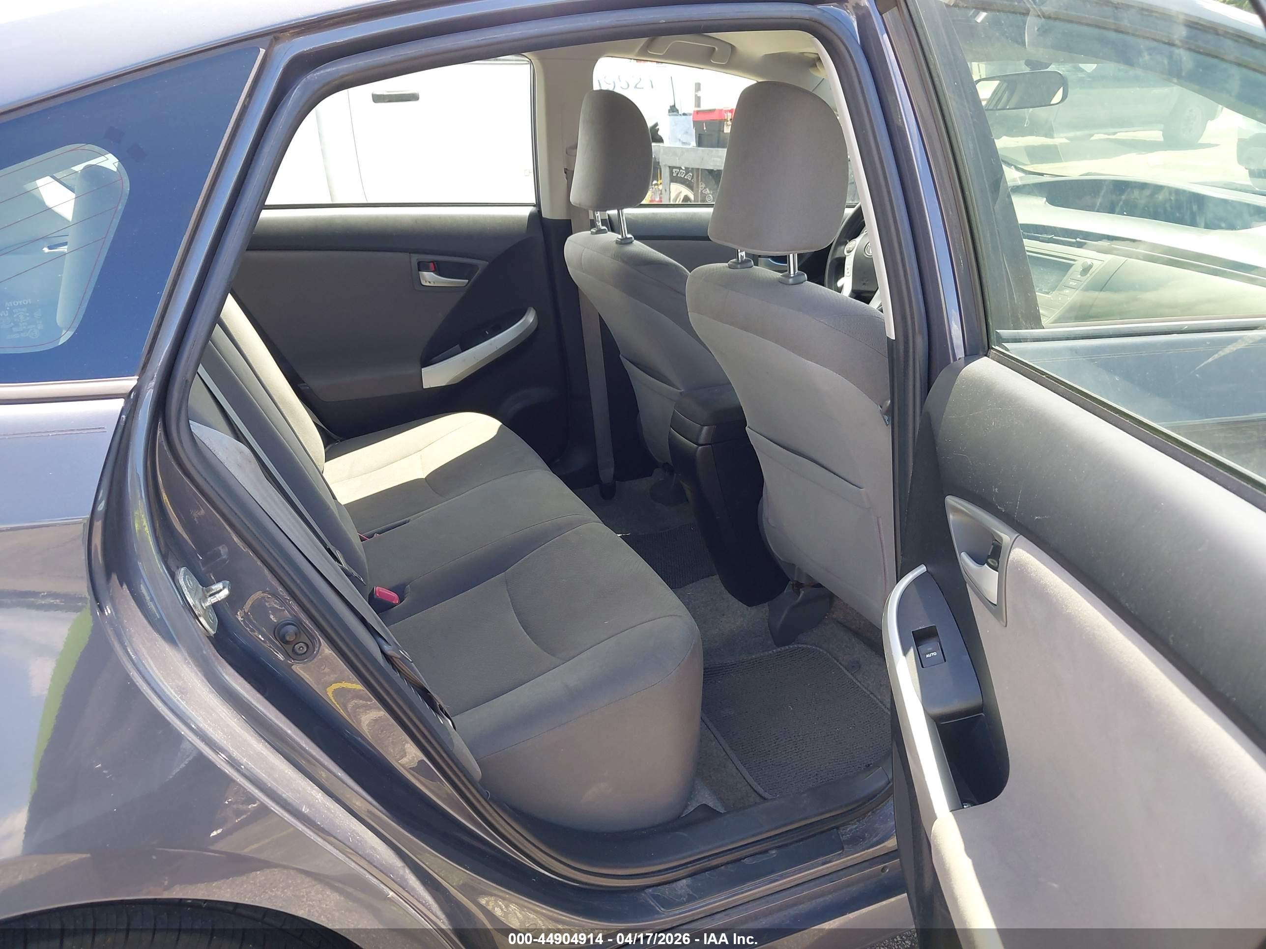 TOYOTA PRIUS image 8