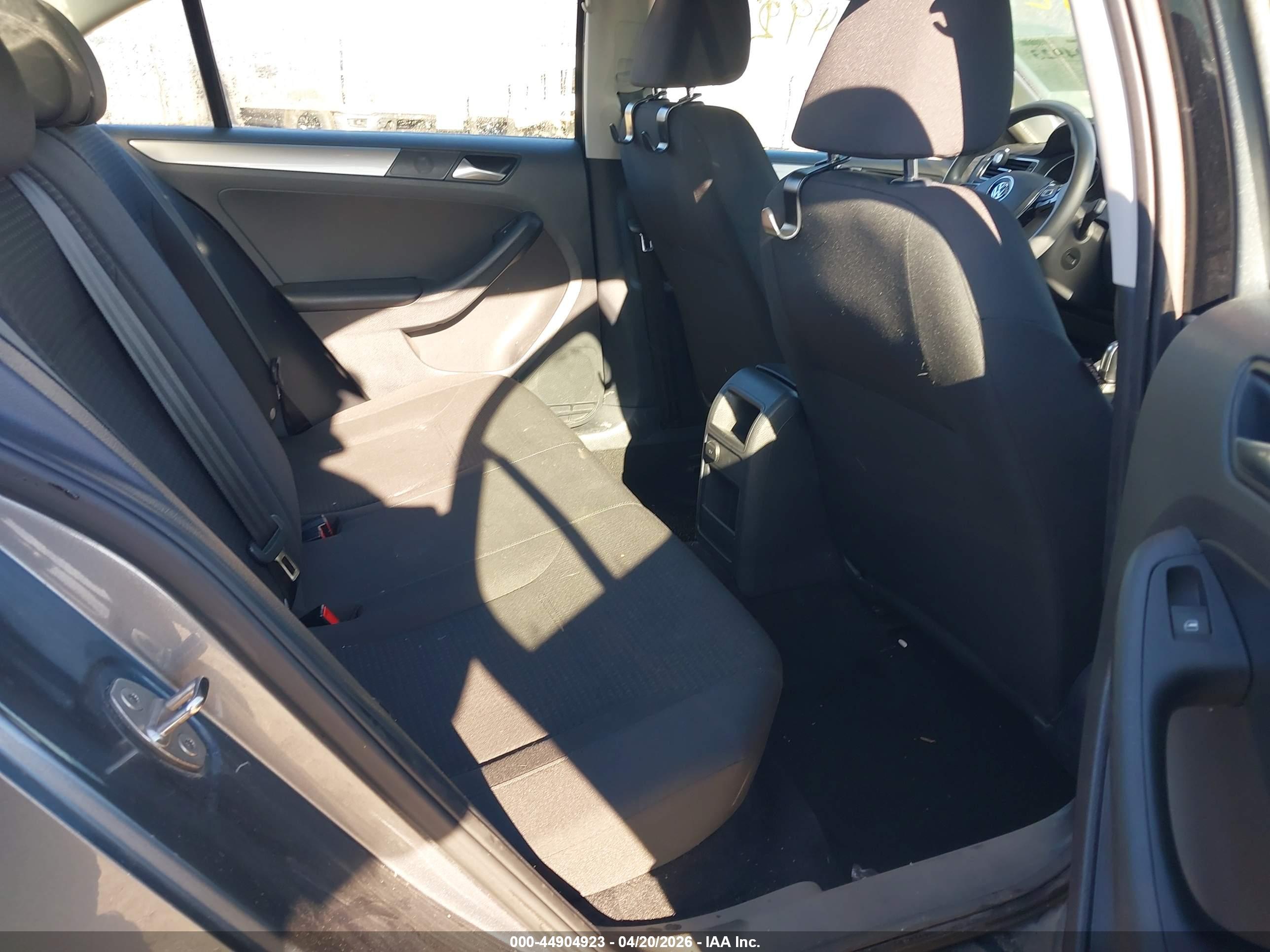 VOLKSWAGEN JETTA image 8