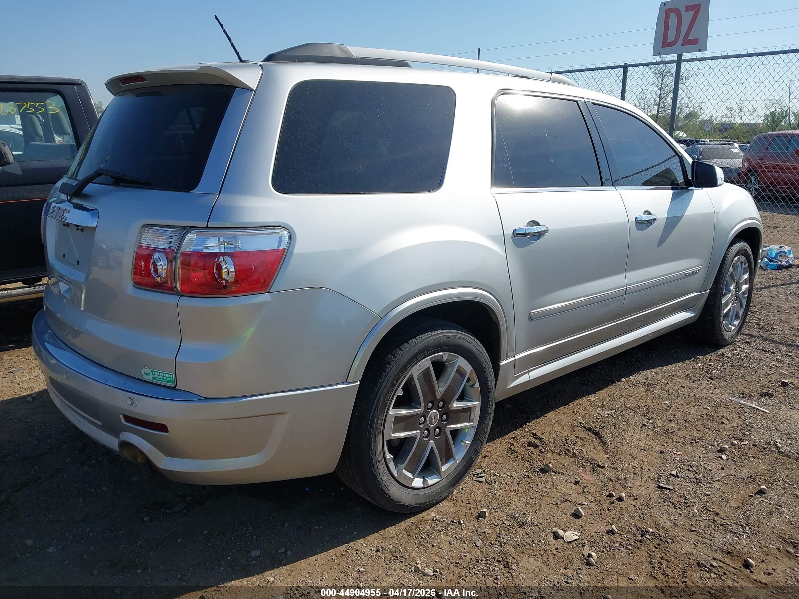 GMC ACADIA image 4