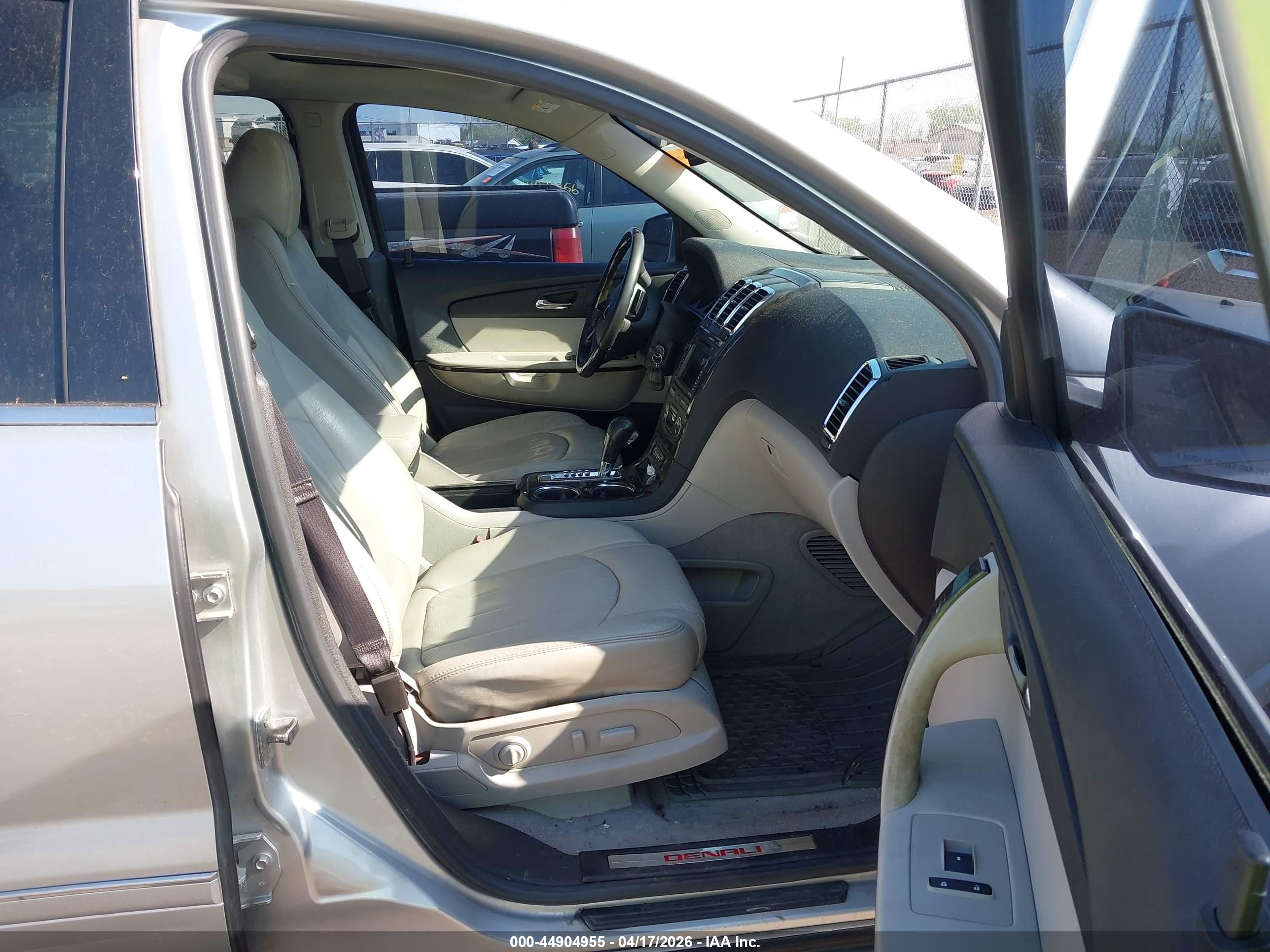 GMC ACADIA image 5