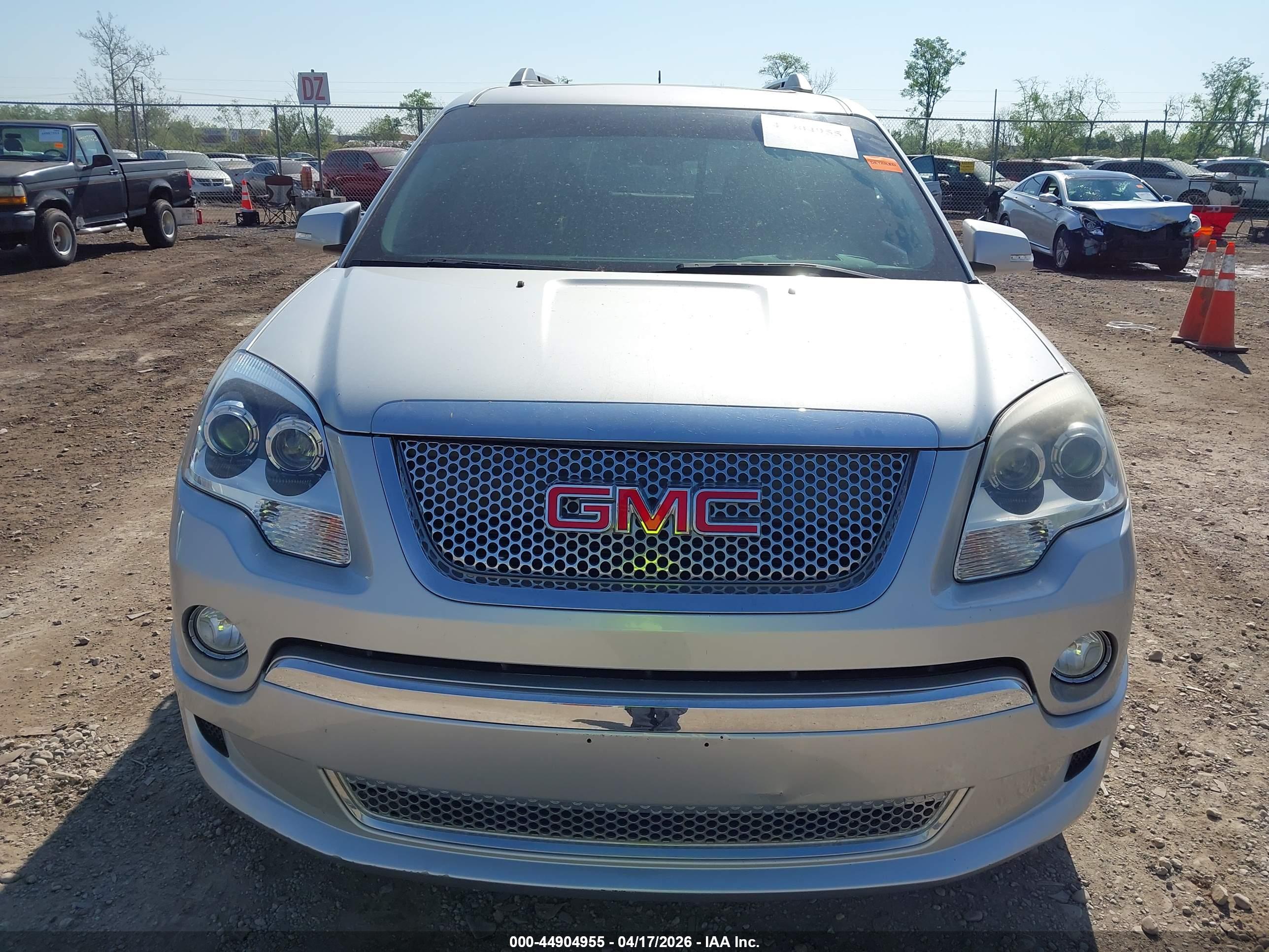 GMC ACADIA image 6