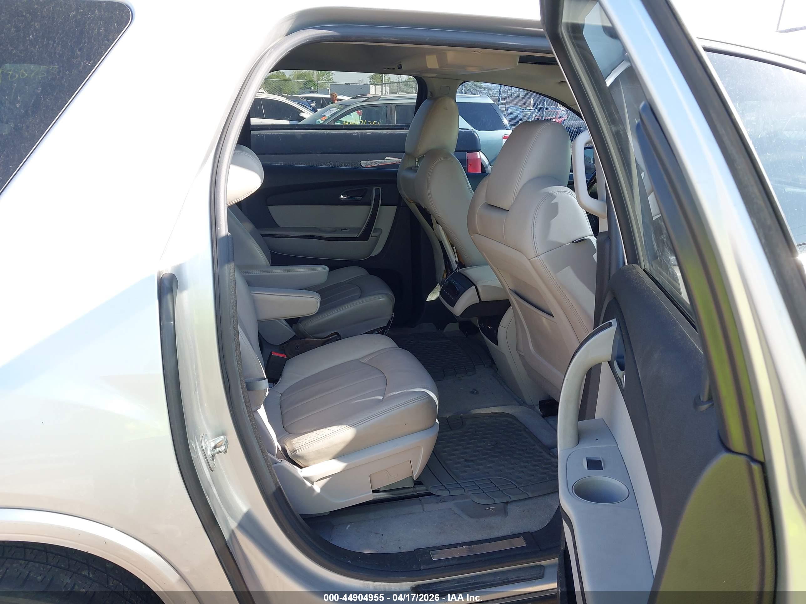 GMC ACADIA image 8
