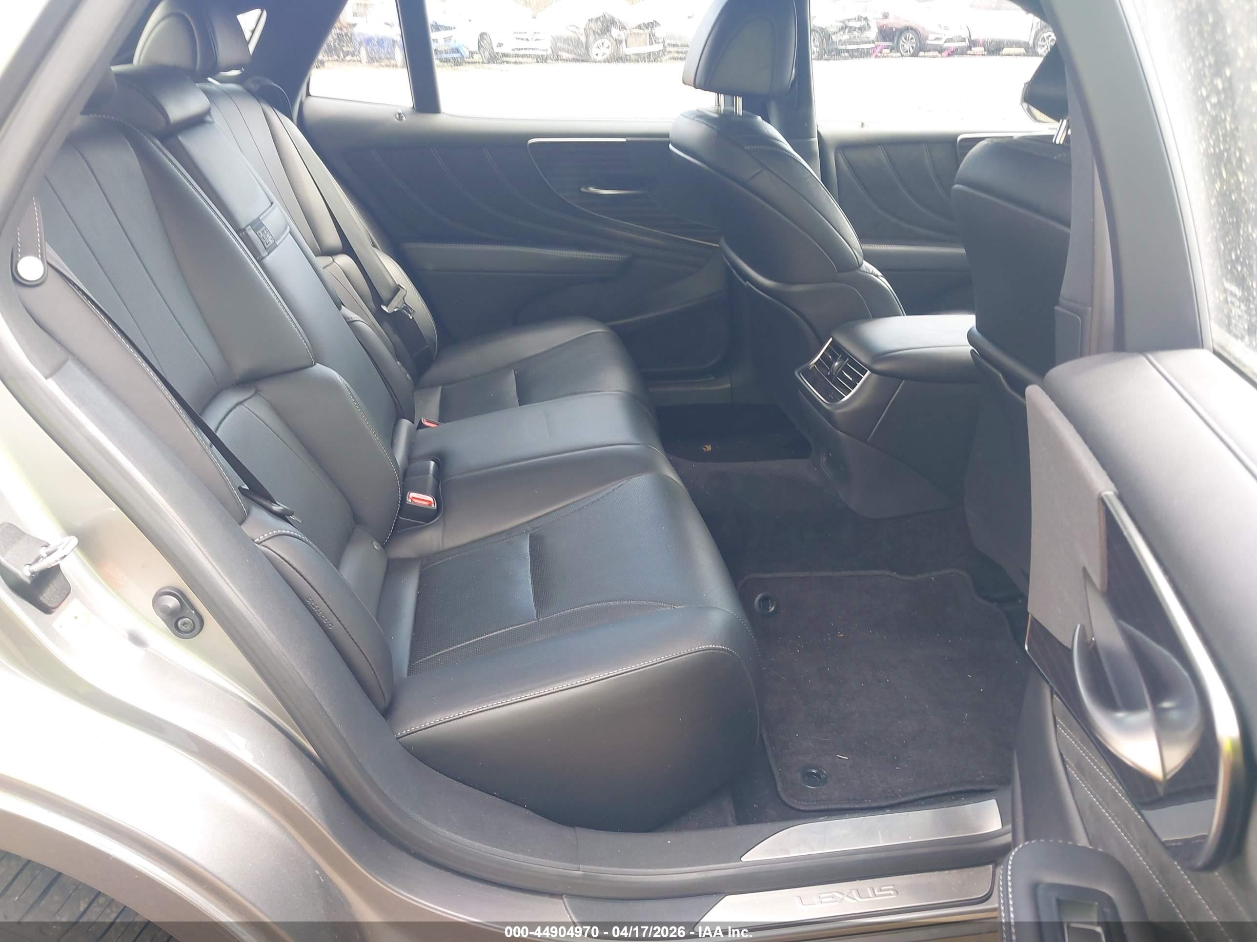LEXUS LS image 8