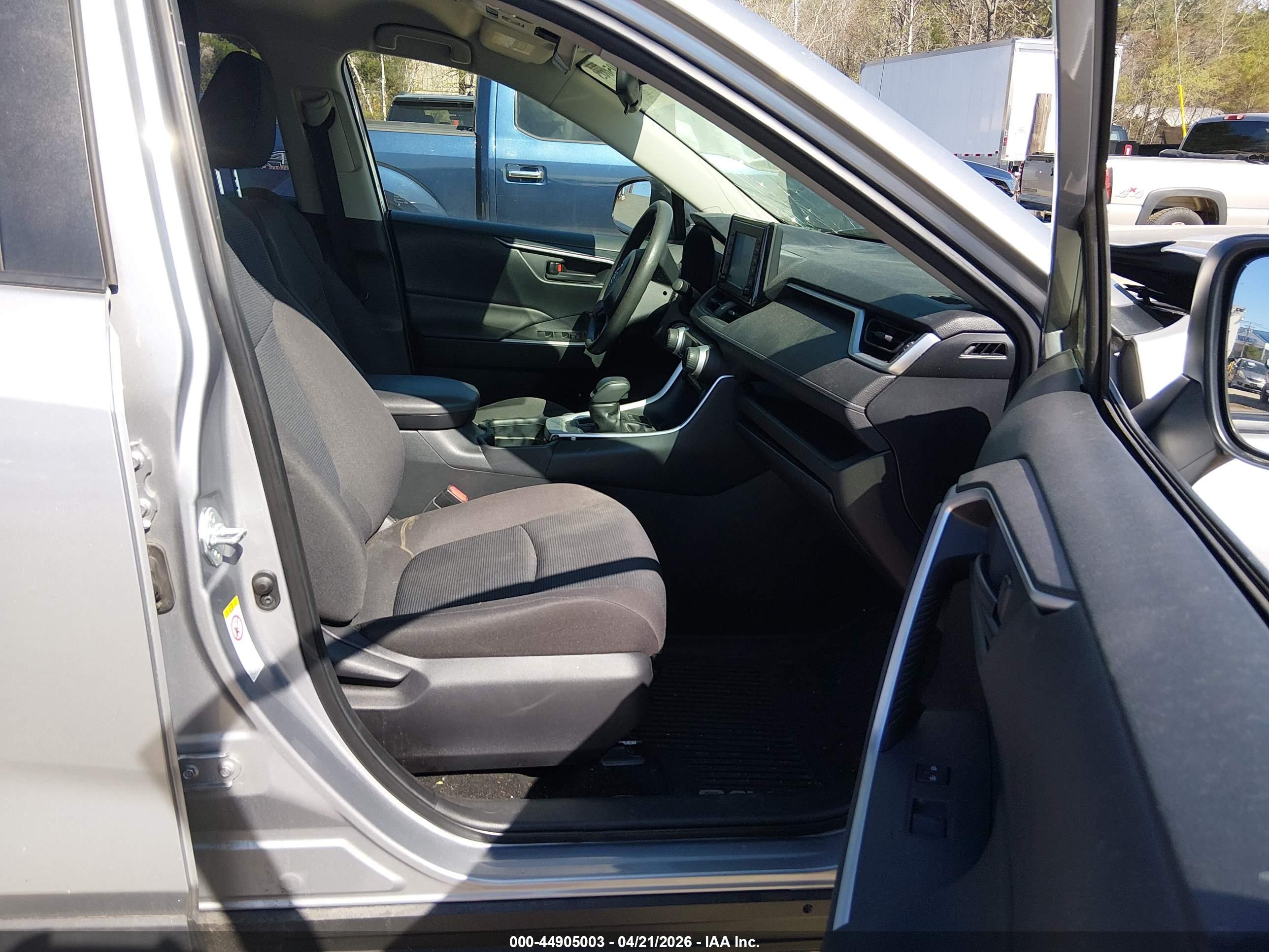 TOYOTA RAV4 image 5