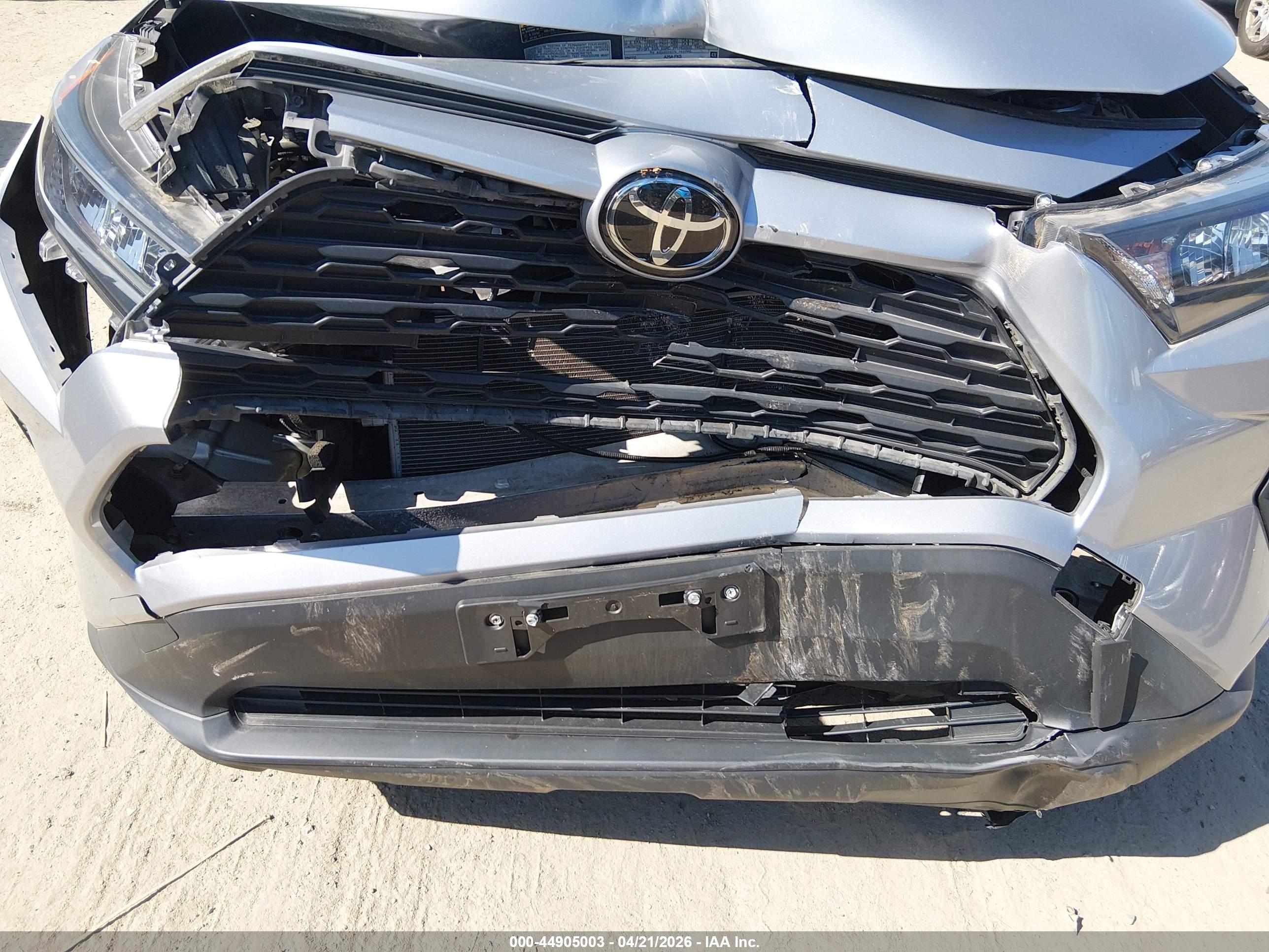 TOYOTA RAV4 image 6