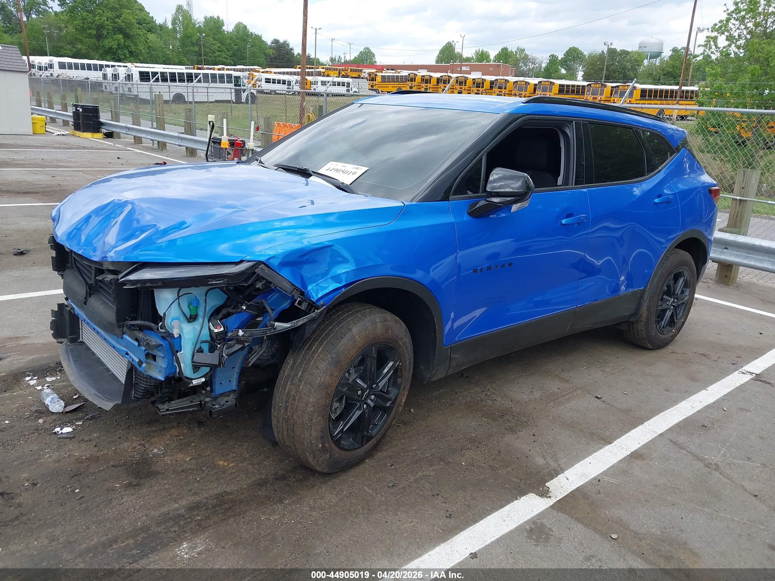 CHEVROLET BLAZER image 2