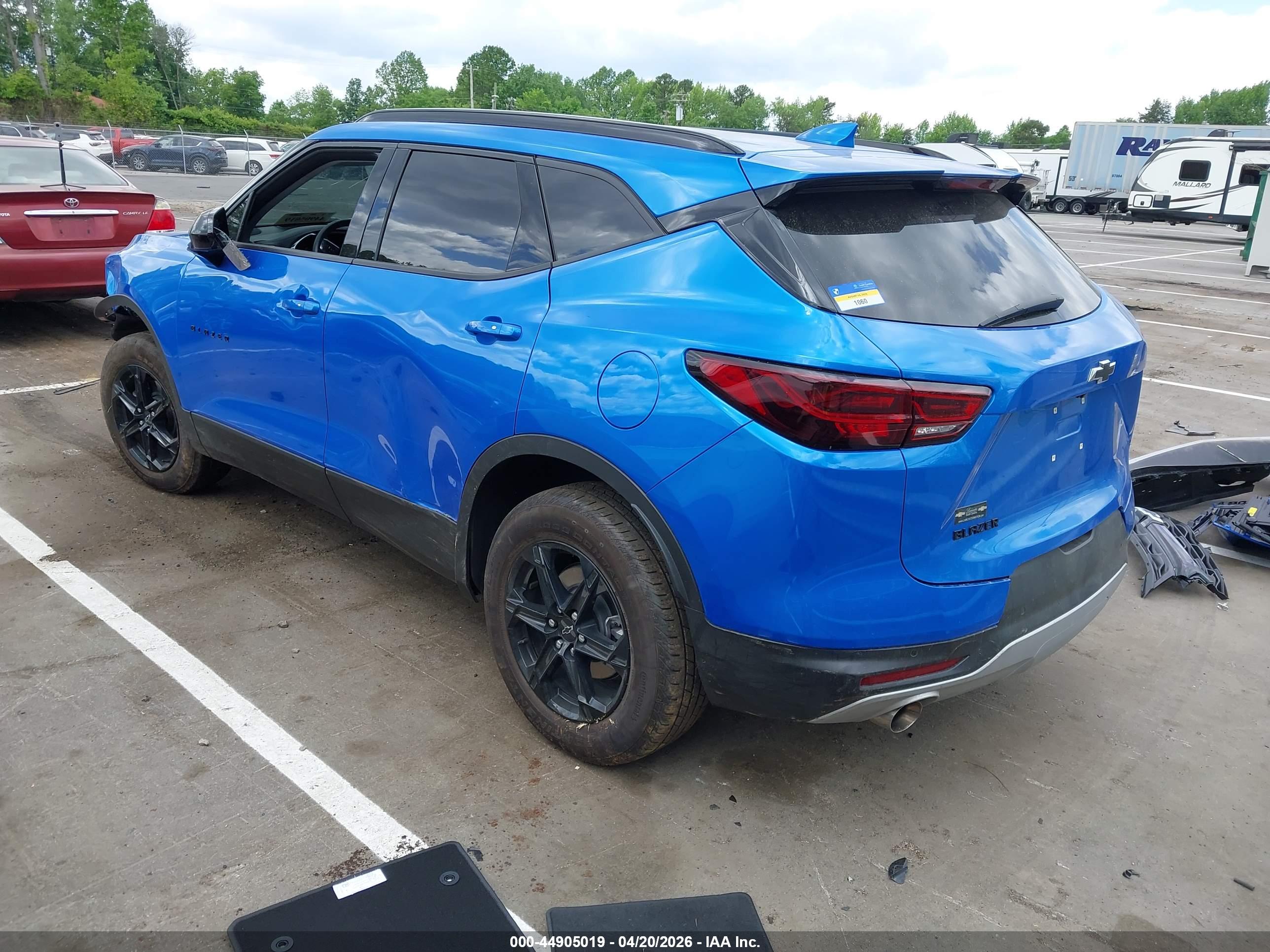 CHEVROLET BLAZER image 3