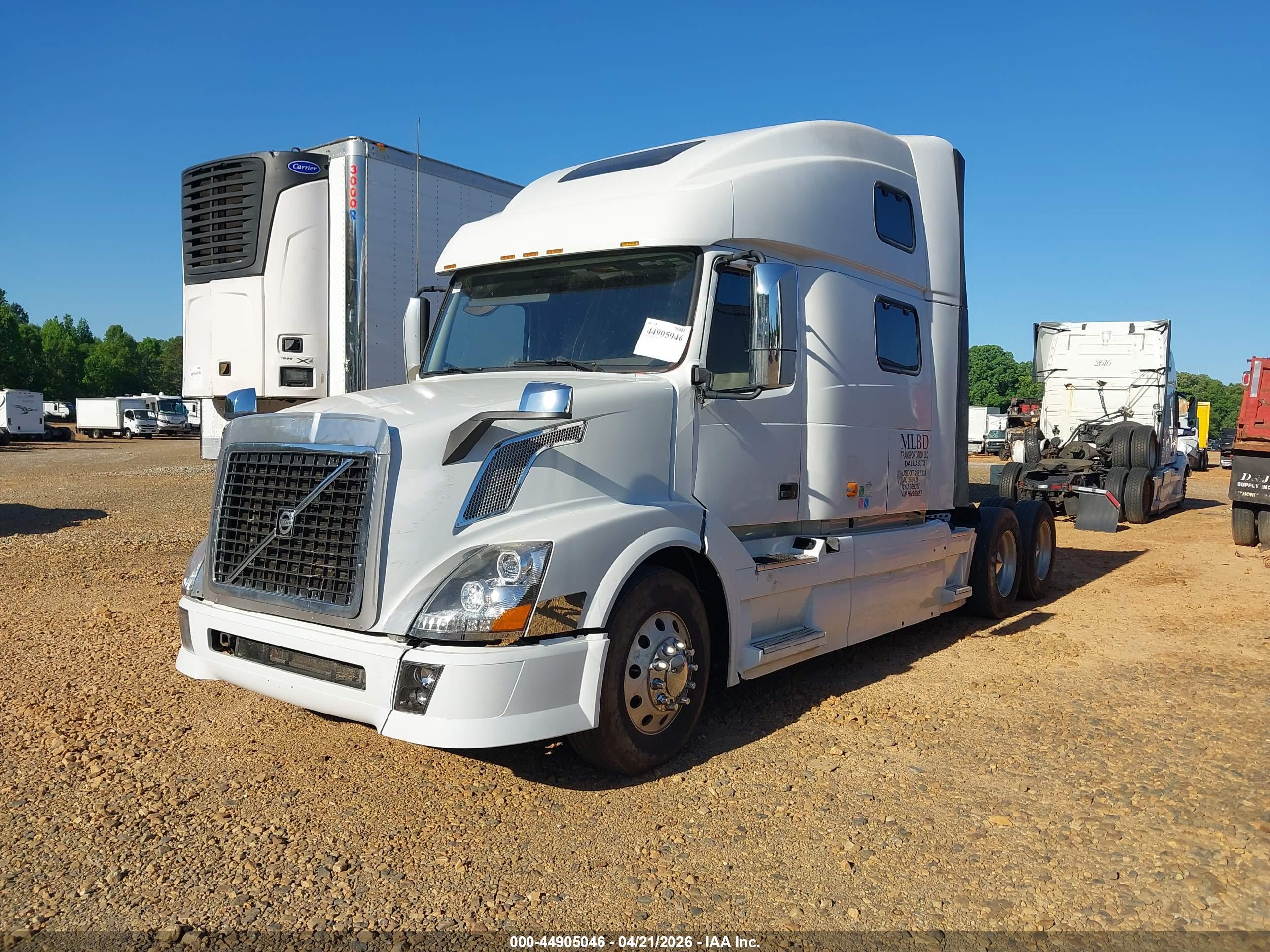 VOLVO VNL image 2