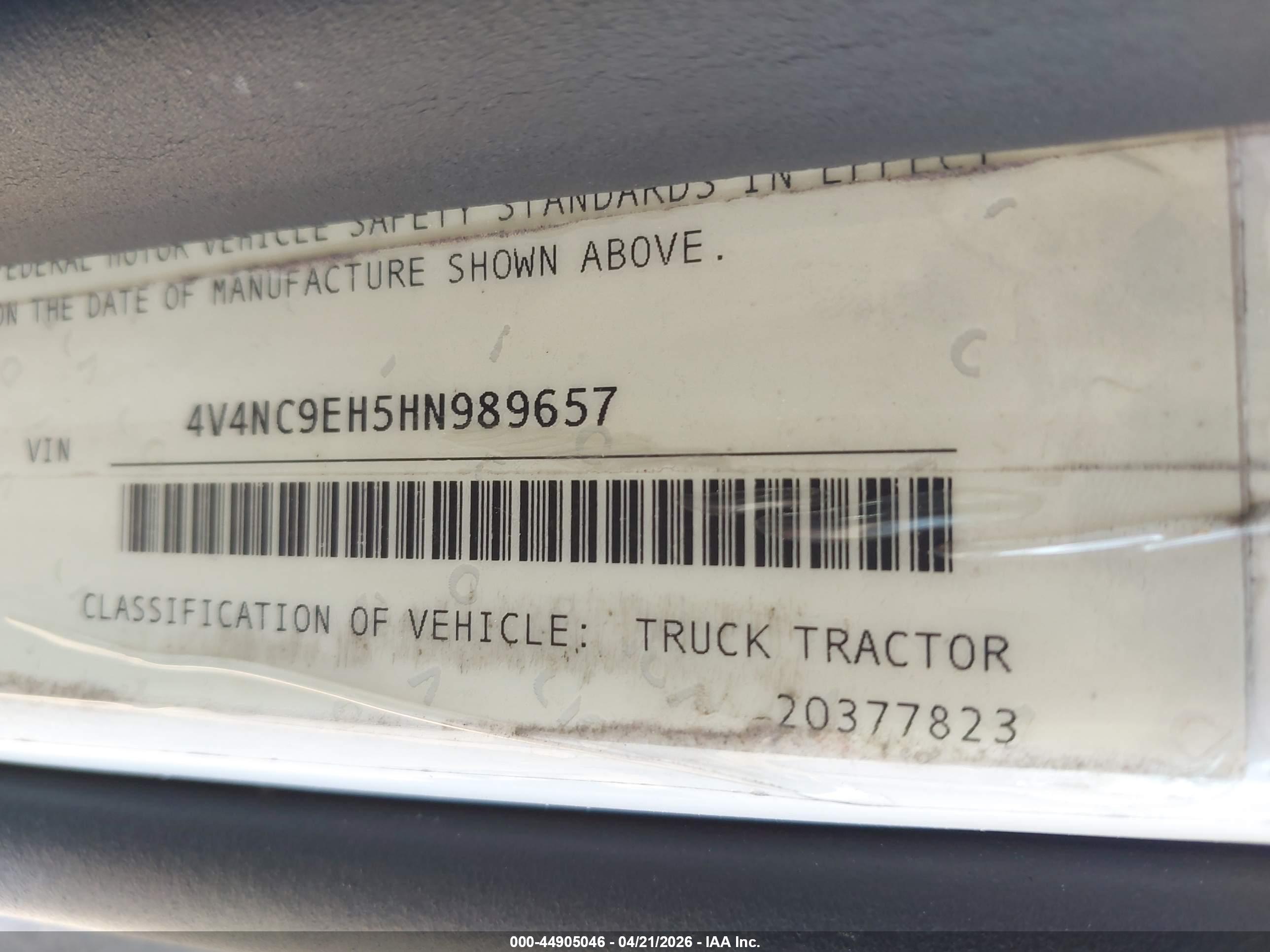 VOLVO VNL image 9