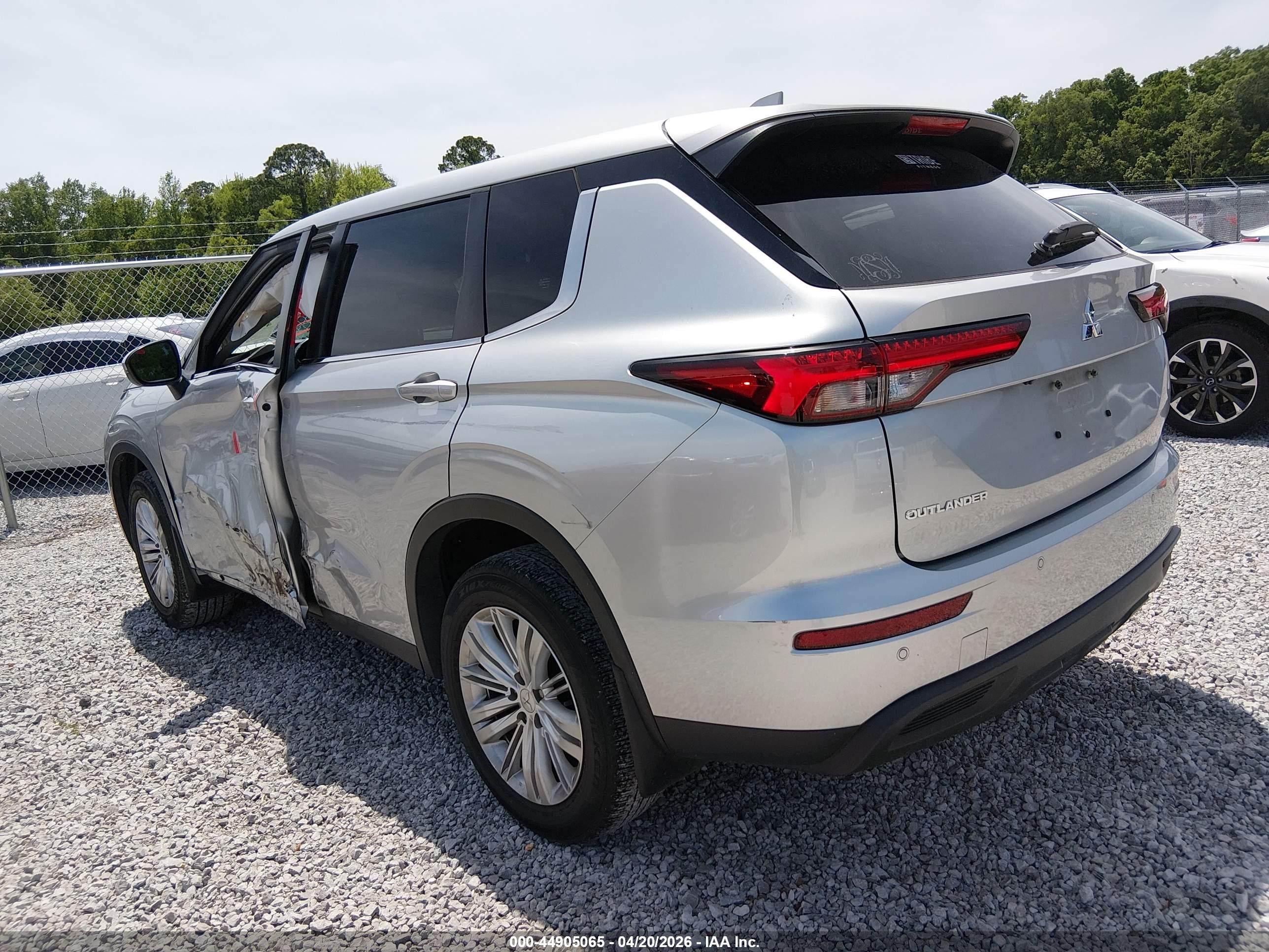 MITSUBISHI OUTLANDER image 3