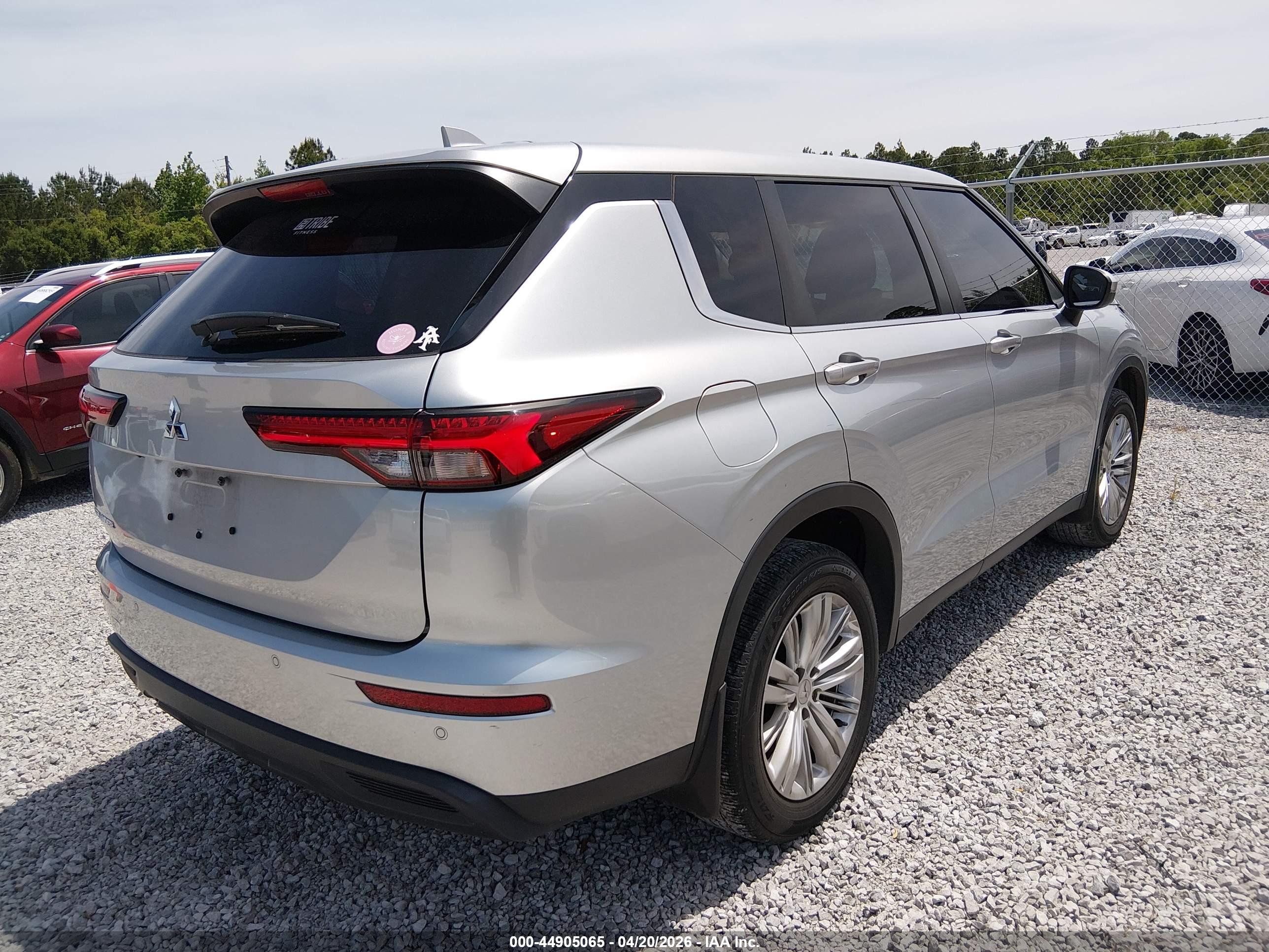 MITSUBISHI OUTLANDER image 4