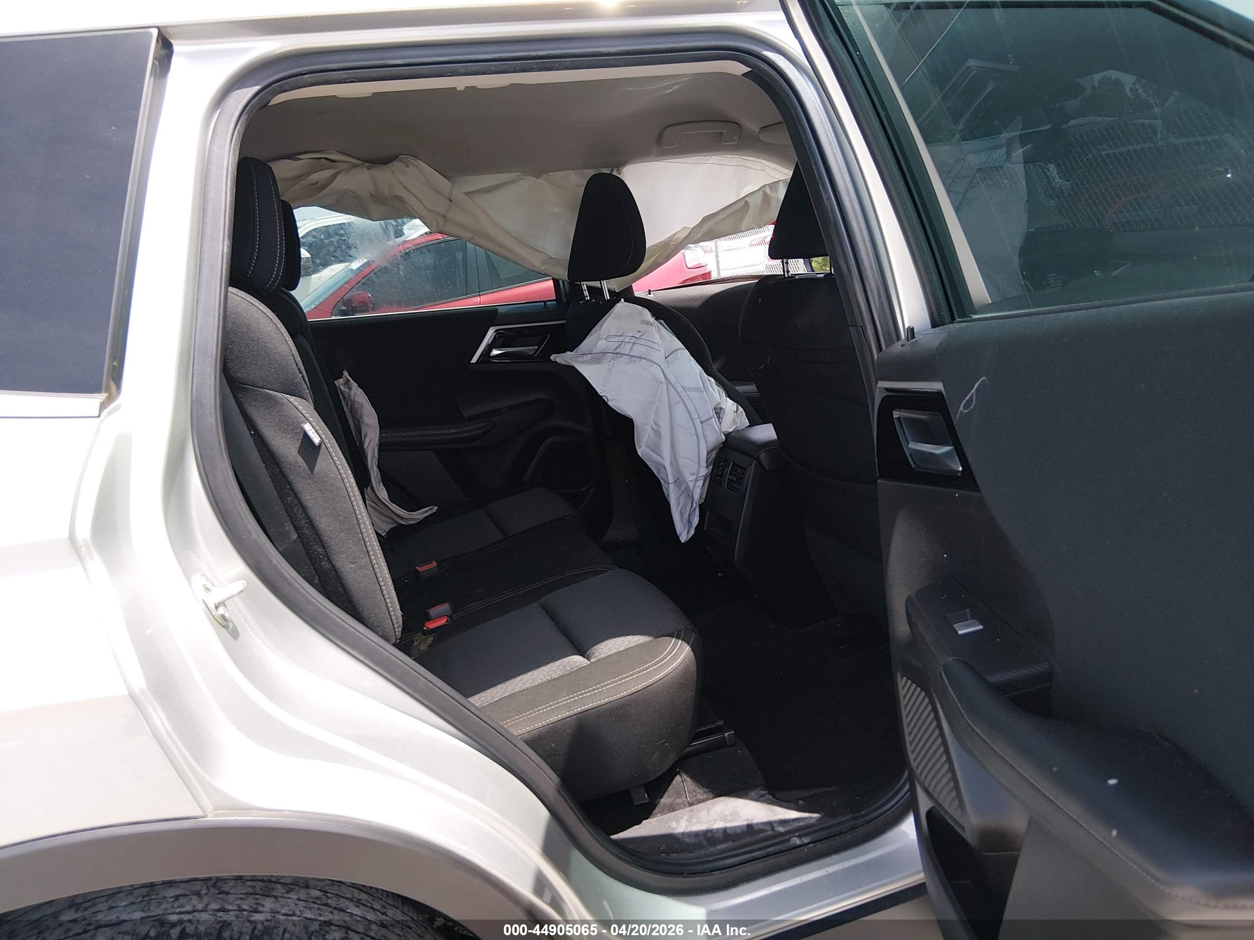 MITSUBISHI OUTLANDER image 8
